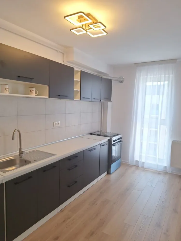 Apartament 2 camere,bloc nou.69mp, cartier Maurer - Contact 0774048706 Bogdan
De vânzare apartament 2 camere in bloc nou, decomandat, confort 1, situat în cartierul Maurer, suprafață utilă de 55 mp,suprafata desfasurată 69 mp. situat la etajul 5 din 6 oferit de Zap Imobiliare 
Detalii: 
- 1 living, 1 dormitor, 1 bucătărie, 1 baie, 1 balcon , 1 hol,1 debara
- centrală termică, calorifere, geamuri termopan, ușă metalică.
- masina de spalat rufe, frigider.aragaz

Proprietatea se află într-o zonă cu un confort deosebit, datorită amplasării în imediata apropiere a tot ceea ce înseamnă viață modernă, și anume: mijloace de transport în comun, magazine, unități de învățământ de toate gradele, piață, parc, bănci, farmacii, s.a.
Locuința se vinde mobilată și utilată la prețul de 129.000 Euro negociabil. Comisionul este ZERO!
Contact 0774048706 Bogdan

Dacă vă place această ofertă - sau pentru alte informații sunați la numărul de contact din anunț! 
Compania Zap Imobiliare vă pune la dispoziție toate informațiile, actele și documentele necesare alături de asistență și consiliere permanentă până la finalizarea achiziției imobiliare. Ne dorim să îți oferim cea mai plăcută experiență, îndeplinim vise cu pereți!