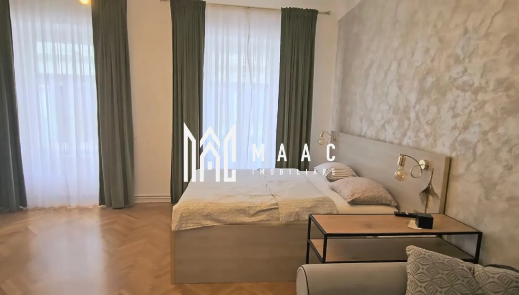 Apartament la casă | 5 camere | 91 MPU | Regim Hotelier | Ultracentral - MAAC Imobiliare vă propune spre vânzare un apartament la casa cu potențial investițional,pretabilă regim hotelier Proprietatea este intabulată și figurează în documente ca imobil cu destinație rezidențială, fiind ideală atât pentru investiție, cât și pentru locuire multifamilială. Caracteristici principale: Suprafață utilă totală: 91 mp Compartimentare: 5 camere 2 băi Casa este împărțită în 2 unități funcționale, aspect ce permite exploatarea eficientă în regim hotelier / închiriere Singur în curte Avantaje investiționale: Configurație ideală pentru regim hotelier, închiriere pe termen lung sau short-term Curte generoasă, ce permite amenajări suplimentare Proprietate clar intabulată, cu suprafețe bine definite în acte Posibilitate de utilizare separată a celor două unități locative Pentru mai multe detalii precizati telefonic ca ati vazut anuntul cu ID: CP2896651 }}