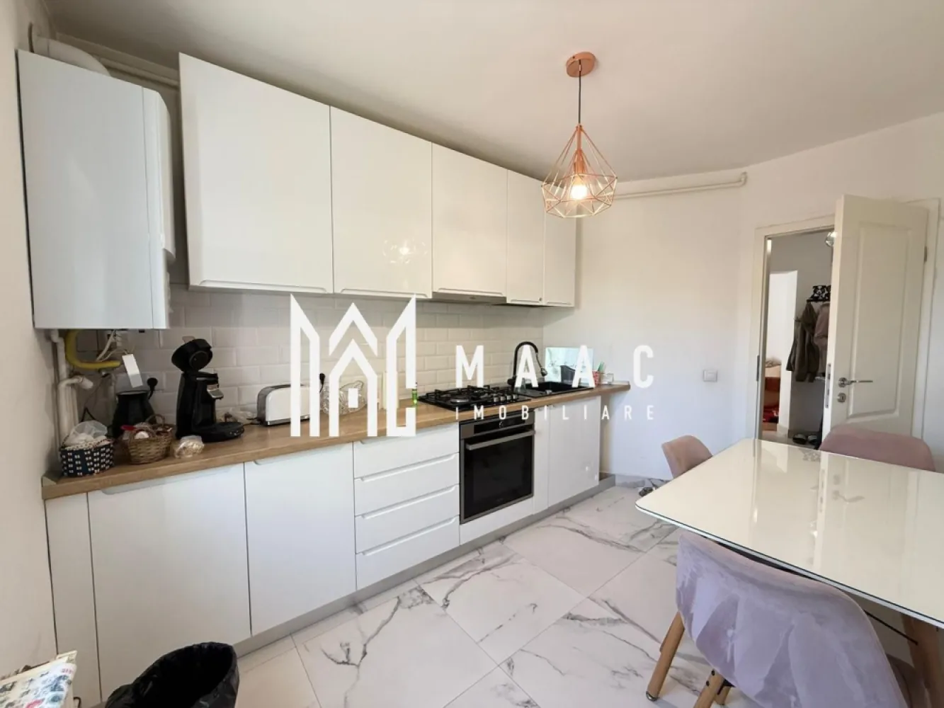 Apartament 3 camere | Etaj 1 | 2 bai | Balcon | C. Dumbravii