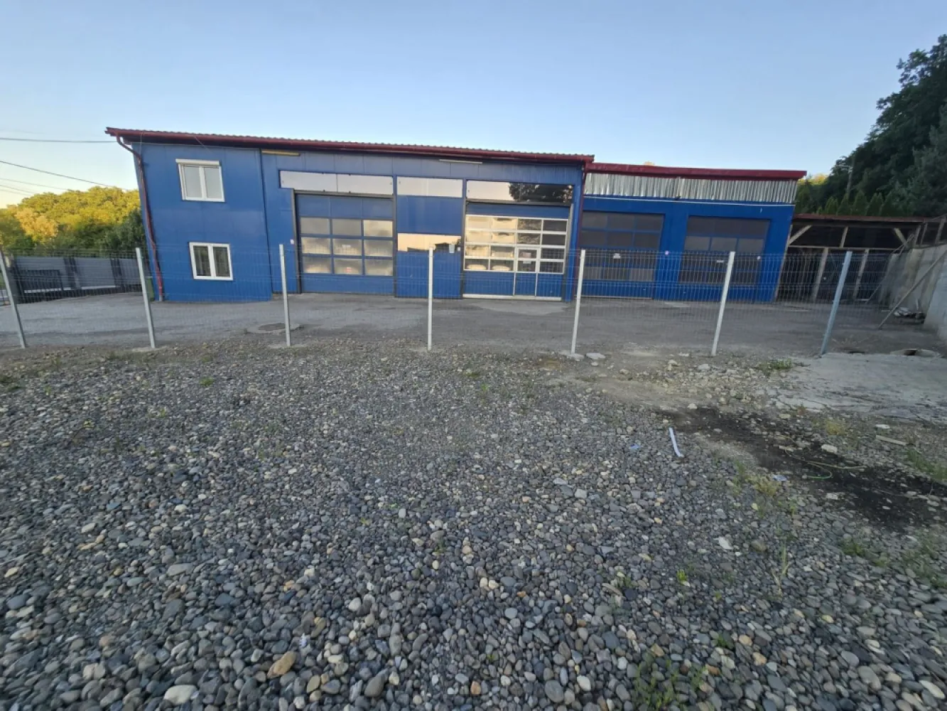Spatiu comercial 360 mp, teren 1000 mp.4 boxe cu elevator - De închiriat spatiu comrcial in Corunca cu deschidere la E60,cu 4 locuri pentru service auto cu elevator, innaltime 4.5 m.+birouri 2 băi, 1 sală de asteptare, 1 magazie. suprafața utila de 360 mp , teren 1000 mp cu deschidere la E60 oferit de Zap Imobiliare
Detalii:
-clădirea se închiriază la prețul de 2.500 euro . nu se plateste tva
Contact 0774048706 Bogdan
- posibilitate teren extra 2500 mp pentru parcare la pretul de 450 euro
Comisionul perceput este de 50% din valoarea primei chirii.Și se percepe o singură dată!
Acest anunț nu corespunde cerințelor tale? Sună la numărul afișat în anunț și unul dintre agenții noștri te va ajuta cu alte oferte personalizate în funcție de cerințele tale.