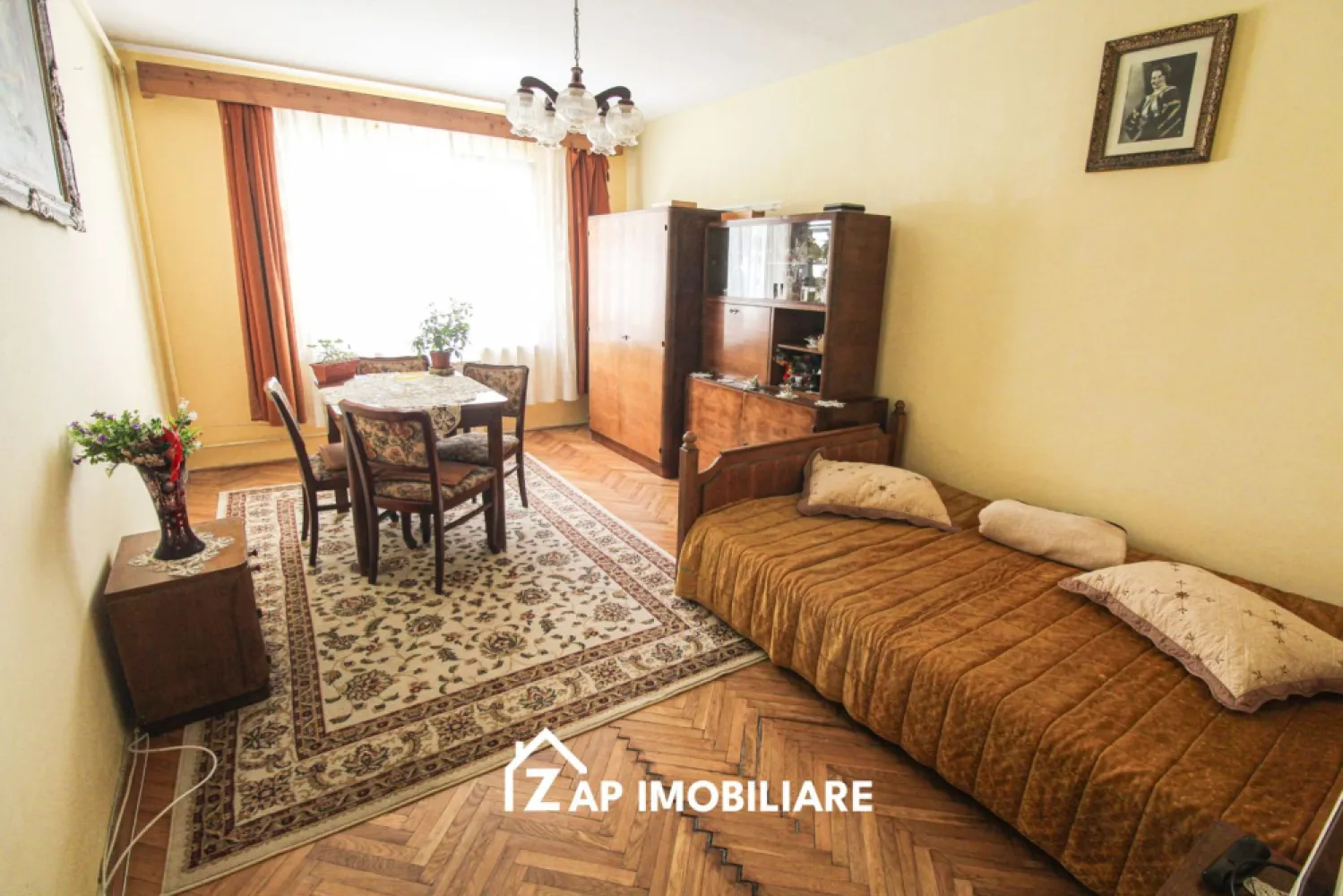 7 noiembrie - Ap 3 camere - 2 bai - Pet Friendly - Muncitori etc - Mentionati ID-ul proprietatii cand apelati: 
Contact ⓪⑦②⑥ ②②③ ⑧⑧⑥ Sebastian
De închiriat apartament 3 camere decomandat confort 1 - , situat in 7 noiembrie - Strada Avram Iancu , suprafață utilă de 68 mp, situat la parter din 4 oferit de Zap Imobiliare.
Detalii: 
- 3 camere, 1 bucătărie, 2 bai, nu are balcon, 
- incalzirea este prin convector pe gaz iar apa calda cu boiler electric , , geamuri termopan, 
- masina de spalat rufe, frigider.

Proprietatea se află într-o zonă cu un confort deosebit, datorită amplasării în imediata apropiere a tot ceea ce înseamnă viață modernă, și anume: mijloace de transport în comun, magazine, unități de învățământ de toate gradele, piață, parc, bănci, farmacii, s.a.
Locuința se închiriază mobilată și utilată la prețul de 400 Euro negociabil. 
Comisionul perceput este de 50% din valoarea primei chirii si se plateste o singura data in momentul semnarii contractului de inchiriere.
Contact ⓪⑦②⑥ ②②③ ⑧⑧⑥ Sebastian 
Acest anunț nu corespunde cerințelor tale? Sună la numărul afișat în anunț și unul dintre agenții noștri te va ajuta cu alte oferte personalizate în funcție de cerințele tale
