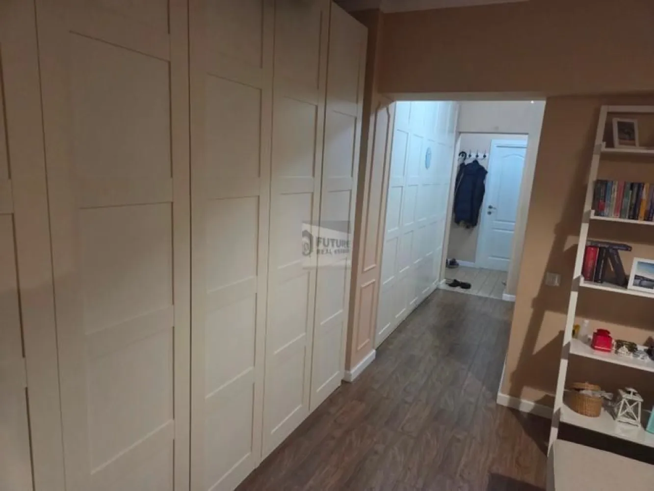 Apartament 3 camere si loc de parcare, statia de metrou Aparatorii Patriei