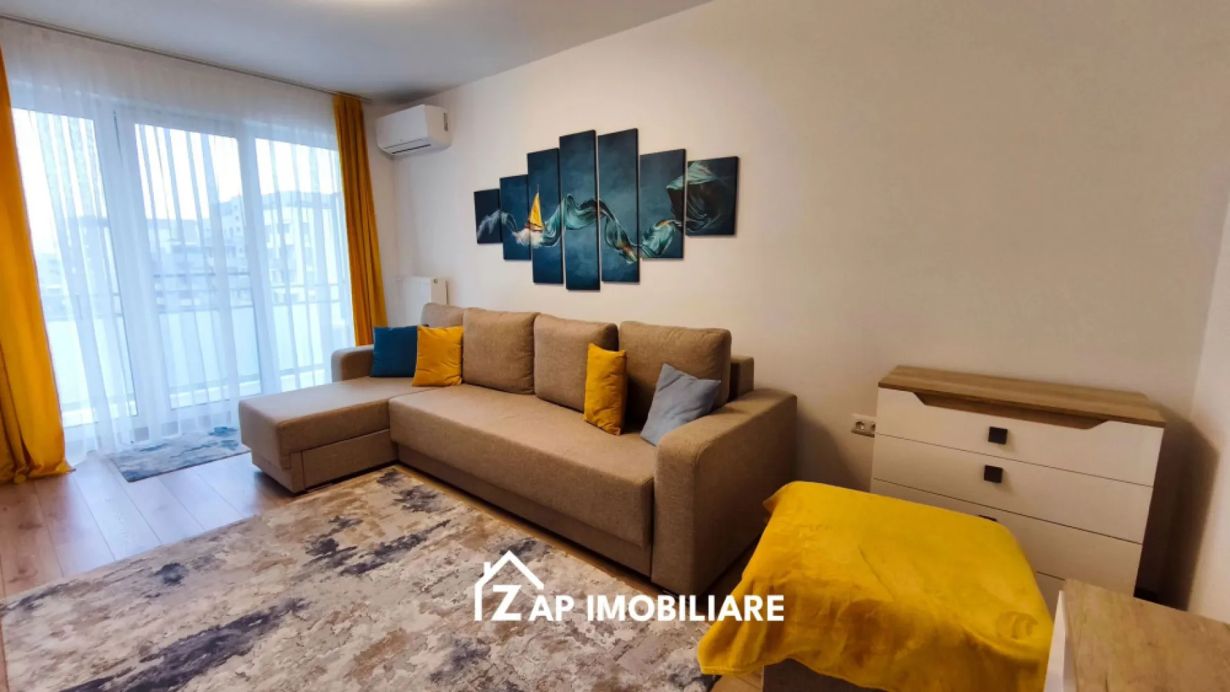 Studio premium mobilat, parcare și boxă incluse, Complex Maurer - Mentionati ID-ul proprietatii cand apelati: CP3125242
Contact ⓪⑦②⑥ ②②③ ⑧⑧⑥ Sebastian

Studio modern de închiriat în Complex Maurer – confort, funcționalitate și locație excelentă

Vă prezentăm spre închiriere un apartament tip studio, cu suprafața de 40 mp, situat în cadrul Complexului Maurer, una dintre cele mai apreciate zone rezidențiale din Târgu Mureș, modernă, complet dezvoltată și cu acces facil către punctele de interes ale orașului.

Apartamentul este amplasat la etajul 4 și beneficiază de o compartimentare practică și eficientă:

-- Living luminos cu zonă de dormit
-- Bucătărie separată
-- Baie
-- Balcon deschis
-- Boxă la subsol inclusă în preț
-- Loc de parcare suprateran inclus în preț

Locuința este complet mobilată și utilată modern, fiind pregătită pentru mutare imediată.

Dotări și beneficii:

-- Bucătărie complet echipată cu plită cu inducție, cuptor încorporat și hotă Whirlpool
-- Mașină de spălat vase încorporată Whirlpool
-- Televizor Samsung
-- Soundbar Samsung
-- Centrală termică proprie Ariston
-- Aer condiționat Daikin
-- Spații de depozitare bine optimizate
-- Finisaje moderne și de calitate

Preț chirie: 350 Euro/lună + garanție

Comision agenție: 50% din valoarea primei chirii

Contact ⓪⑦②⑥ ②②③ ⑧⑧⑥ Sebastian