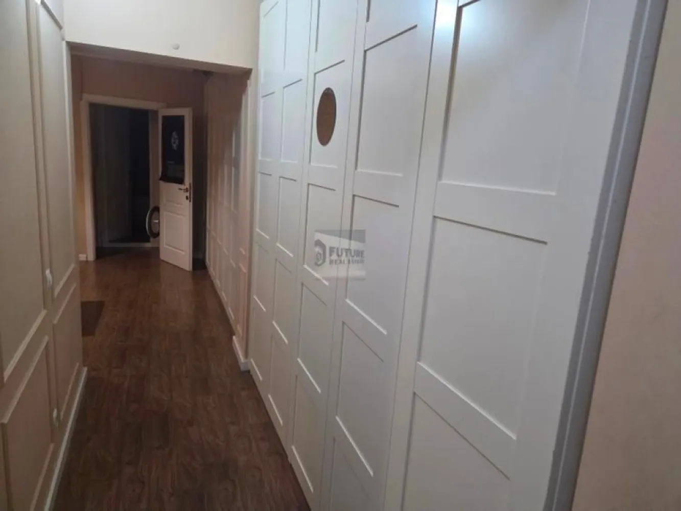 Apartament 3 camere si loc de parcare, statia de metrou Aparatorii Patriei