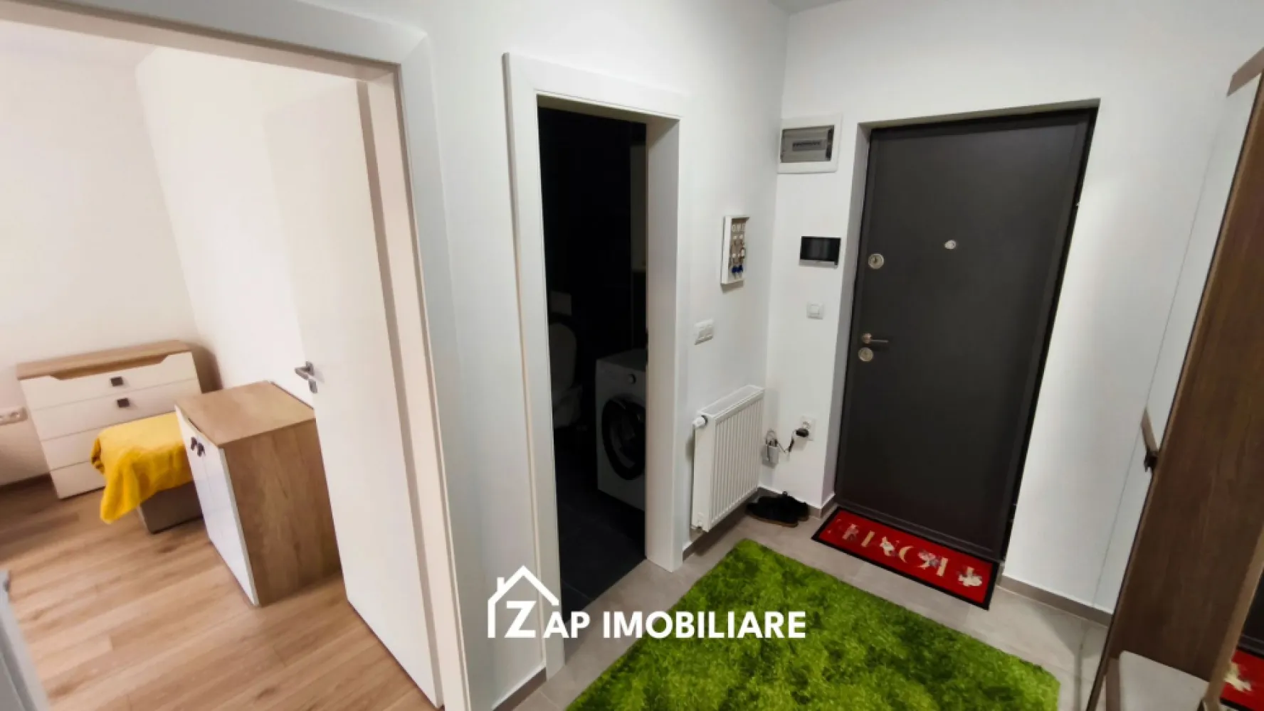 Studio premium mobilat, parcare și boxă incluse, Complex Maurer - Mentionati ID-ul proprietatii cand apelati: CP3125242
Contact ⓪⑦②⑥ ②②③ ⑧⑧⑥ Sebastian

Studio modern de închiriat în Complex Maurer – confort, funcționalitate și locație excelentă

Vă prezentăm spre închiriere un apartament tip studio, cu suprafața de 40 mp, situat în cadrul Complexului Maurer, una dintre cele mai apreciate zone rezidențiale din Târgu Mureș, modernă, complet dezvoltată și cu acces facil către punctele de interes ale orașului.

Apartamentul este amplasat la etajul 4 și beneficiază de o compartimentare practică și eficientă:

-- Living luminos cu zonă de dormit
-- Bucătărie separată
-- Baie
-- Balcon deschis
-- Boxă la subsol inclusă în preț
-- Loc de parcare suprateran inclus în preț

Locuința este complet mobilată și utilată modern, fiind pregătită pentru mutare imediată.

Dotări și beneficii:

-- Bucătărie complet echipată cu plită cu inducție, cuptor încorporat și hotă Whirlpool
-- Mașină de spălat vase încorporată Whirlpool
-- Televizor Samsung
-- Soundbar Samsung
-- Centrală termică proprie Ariston
-- Aer condiționat Daikin
-- Spații de depozitare bine optimizate
-- Finisaje moderne și de calitate

Preț chirie: 350 Euro/lună + garanție

Comision agenție: 50% din valoarea primei chirii

Contact ⓪⑦②⑥ ②②③ ⑧⑧⑥ Sebastian