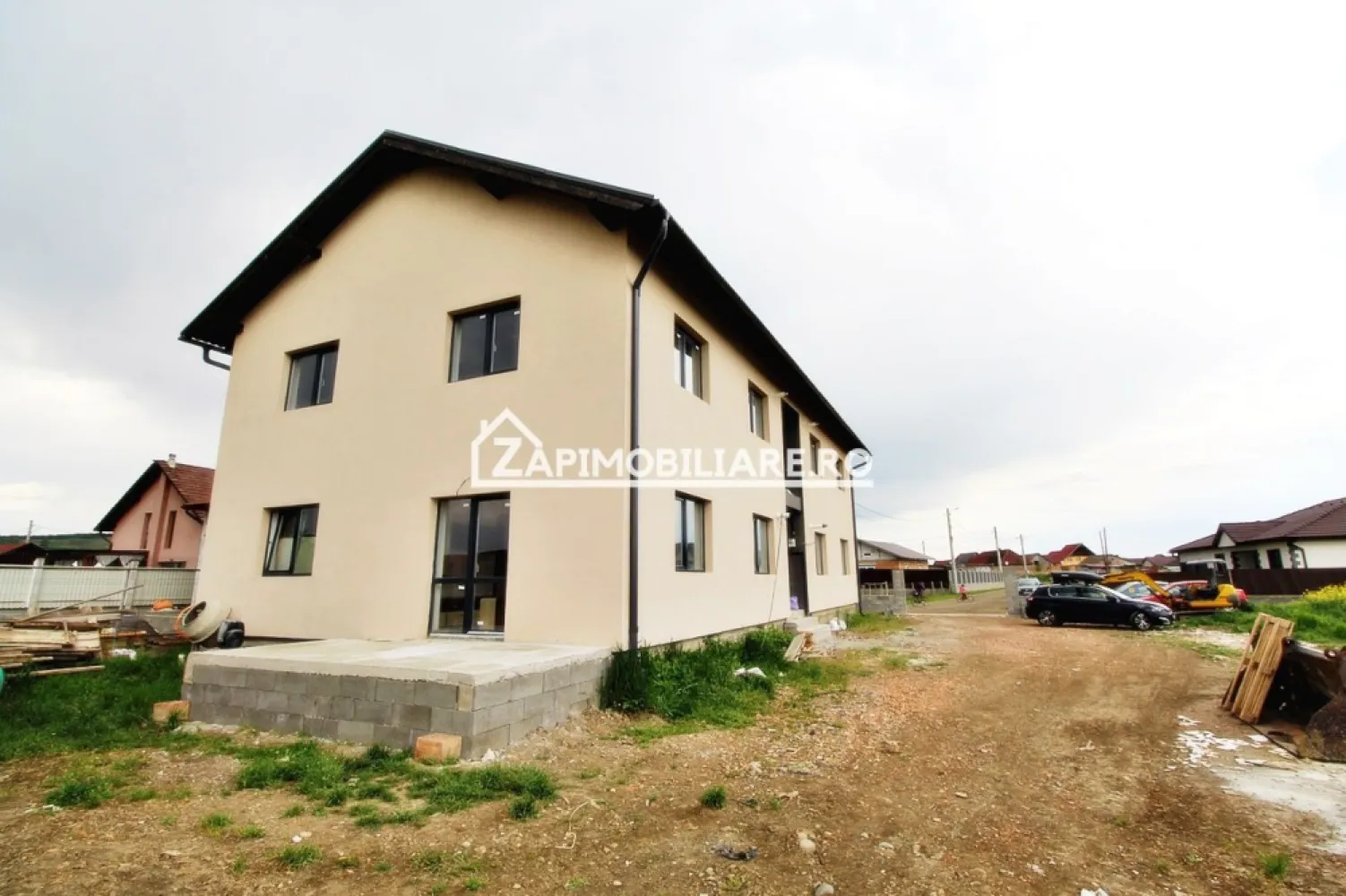 Apartament 2 camere 60 mp + terasa 10 mp - Bloc Nou - ID proprietate: CP3112561
Contact ⓪⑦②⑥ ②②③ ⑧⑧⑥ Sebastian
De închiriat apartament 2 camere decomandat confort 1 sporit , situat în Sancraiul de Mures,, suprafață utilă de 60 mp, situat la parter din 2 oferit de Zap Imobiliare.
Detalii: 
- 1 living, 1 dormitor, 1 bucătărie, 1 baie, 1 hol
- centrală termică, calorifere, geamuri termopan, ușă metalică.
- mobilier bucaatarie living si dormitor
PRet 330 euro + garantie
Comisionul agenției perceput este de 50% din valoarea primei chirii si se plateste o singura data in momentul semnarii contractului de inchiriere.
Contact ⓪⑦②⑥ ②②③ ⑧⑧⑥ Sebastian
Acest anunț nu corespunde cerințelor tale? Sună la numărul afișat în anunț și unul dintre agenții noștri te va ajuta cu alte oferte personalizate în funcție de cerințele tale.