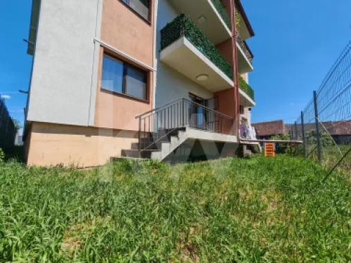 Apartament 3 camere, 2băi curte 86mp, parcare privată, zona Primarie, Selimbăr