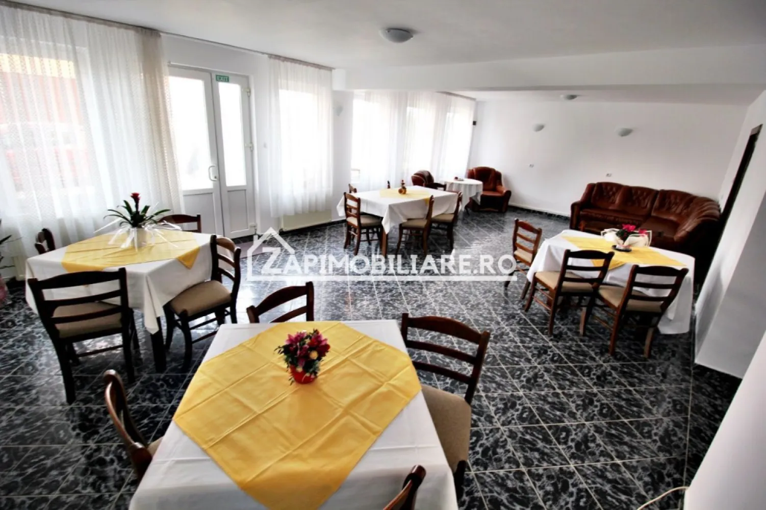 Casa 4 camere,4 bai,1 bucatarie,1 living,120 mp,500mp teren - Contact 0774048706 Bogdan
De închiriat casă pentru muncitori,5 camere situată în Corunca, suprafața utilă de 120mp amplasată pe un teren cu suprafață de 500 mp.
Compartimentare:
- la parter: 1 living, 1 bucătărie, 2 bai,1 camară, 1 terasă
- la etaj: 4 dormitoare, 2 bai, 1 cameră tehnică, 1 balcon.
- total 12 paturi
- pretul 50 ron/ persoană, consum inclus in pret
Detalii:
- centrală termică, calorifere, geamuri termopan, 
Casa se închiriază mobilată și utilată la prețul de 50 ron / zi de persoana
Comisionul perceput este de 50% din valoarea primei chirii si se plateste o singura data in momentul semnarii contractului de inchiriere.
Contact 0774048706 Bogdan
Acest anunț nu corespunde cerințelor tale? Sună la numărul afișat în anunț și unul dintre agenții noștri te va ajuta cu alte oferte personalizate în funcție de cerințele tale.