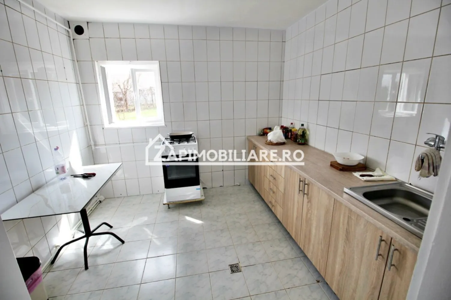 Casa 4 camere,4 bai,1 bucatarie,1 living,120 mp,500mp teren - Contact 0774048706 Bogdan
De închiriat casă pentru muncitori,5 camere situată în Corunca, suprafața utilă de 120mp amplasată pe un teren cu suprafață de 500 mp.
Compartimentare:
- la parter: 1 living, 1 bucătărie, 2 bai,1 camară, 1 terasă
- la etaj: 4 dormitoare, 2 bai, 1 cameră tehnică, 1 balcon.
- total 12 paturi
- pretul 50 ron/ persoană, consum inclus in pret
Detalii:
- centrală termică, calorifere, geamuri termopan, 
Casa se închiriază mobilată și utilată la prețul de 50 ron / zi de persoana
Comisionul perceput este de 50% din valoarea primei chirii si se plateste o singura data in momentul semnarii contractului de inchiriere.
Contact 0774048706 Bogdan
Acest anunț nu corespunde cerințelor tale? Sună la numărul afișat în anunț și unul dintre agenții noștri te va ajuta cu alte oferte personalizate în funcție de cerințele tale.