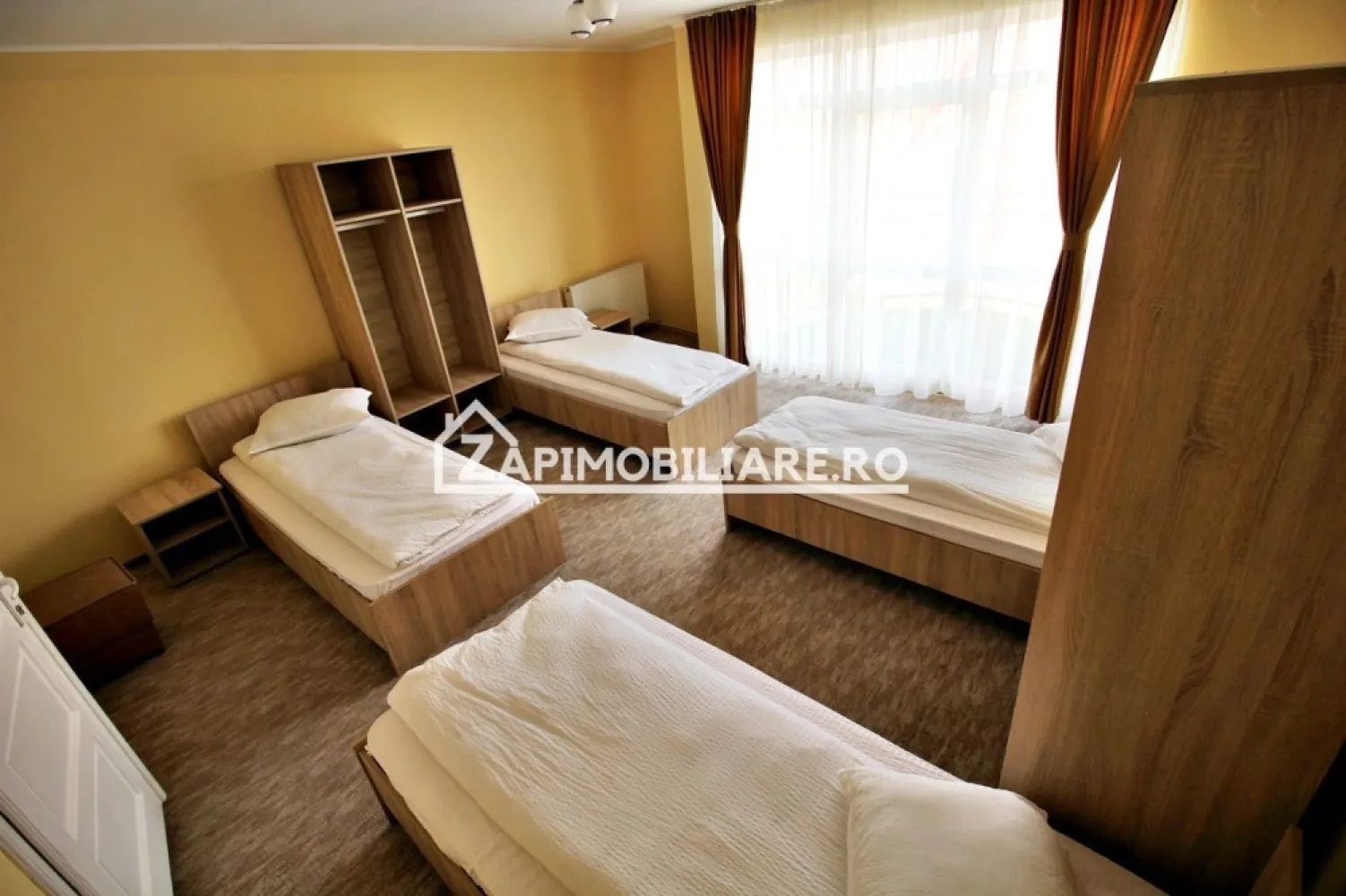 Casa 4 camere,4 bai,1 bucatarie,1 living,120 mp,500mp teren - Contact 0774048706 Bogdan
De închiriat casă pentru muncitori,5 camere situată în Corunca, suprafața utilă de 120mp amplasată pe un teren cu suprafață de 500 mp.
Compartimentare:
- la parter: 1 living, 1 bucătărie, 2 bai,1 camară, 1 terasă
- la etaj: 4 dormitoare, 2 bai, 1 cameră tehnică, 1 balcon.
- total 12 paturi
- pretul 50 ron/ persoană, consum inclus in pret
Detalii:
- centrală termică, calorifere, geamuri termopan, 
Casa se închiriază mobilată și utilată la prețul de 50 ron / zi de persoana
Comisionul perceput este de 50% din valoarea primei chirii si se plateste o singura data in momentul semnarii contractului de inchiriere.
Contact 0774048706 Bogdan
Acest anunț nu corespunde cerințelor tale? Sună la numărul afișat în anunț și unul dintre agenții noștri te va ajuta cu alte oferte personalizate în funcție de cerințele tale.