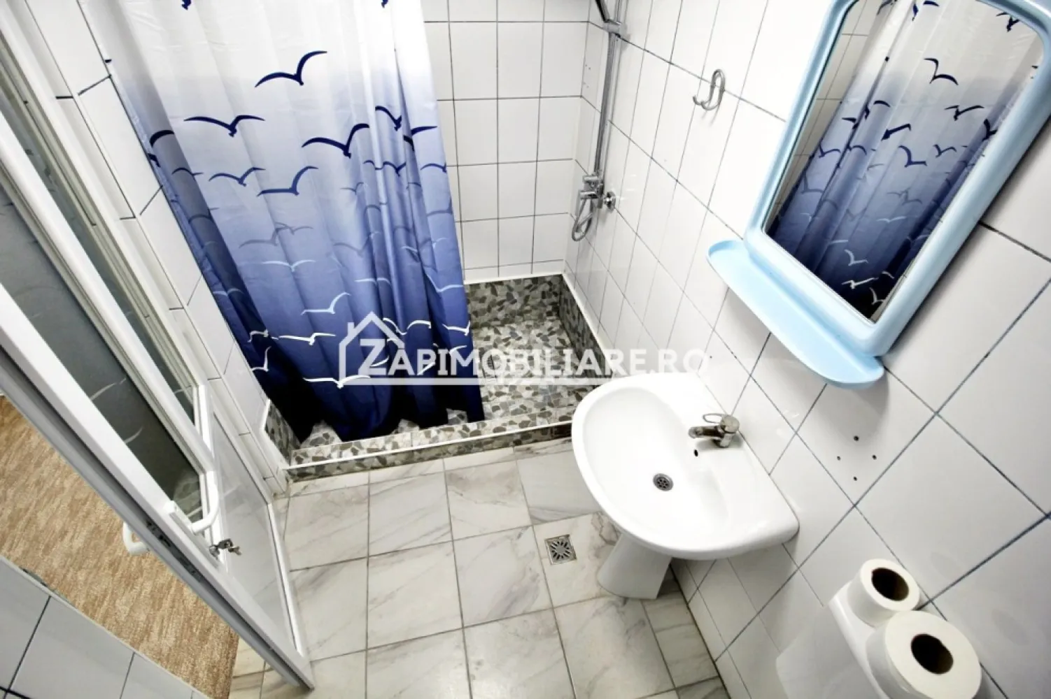 Casa 4 camere,4 bai,1 bucatarie,1 living,120 mp,500mp teren