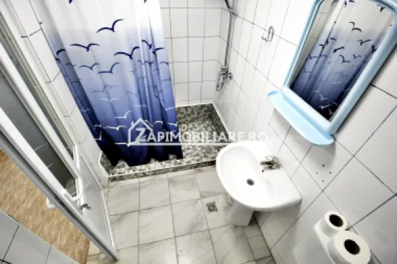 Casa 4 camere,4 bai,1 bucatarie,1 living,120 mp,500mp teren
