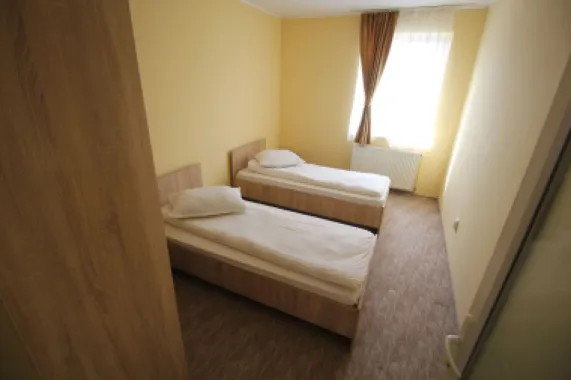 Casa 4 camere,4 bai,1 bucatarie,1 living,120 mp,500mp teren