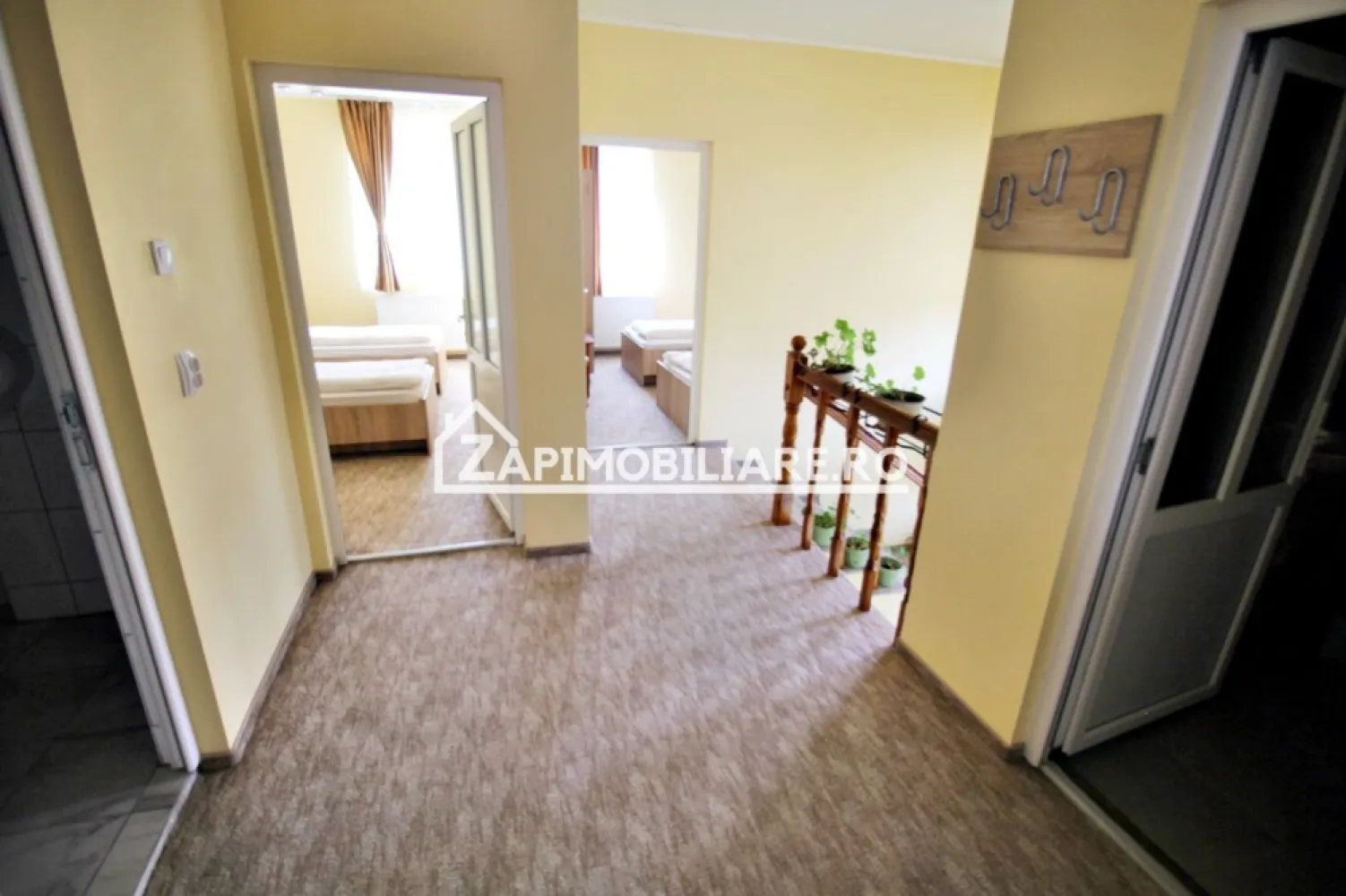 Casa 4 camere,4 bai,1 bucatarie,1 living,120 mp,500mp teren
