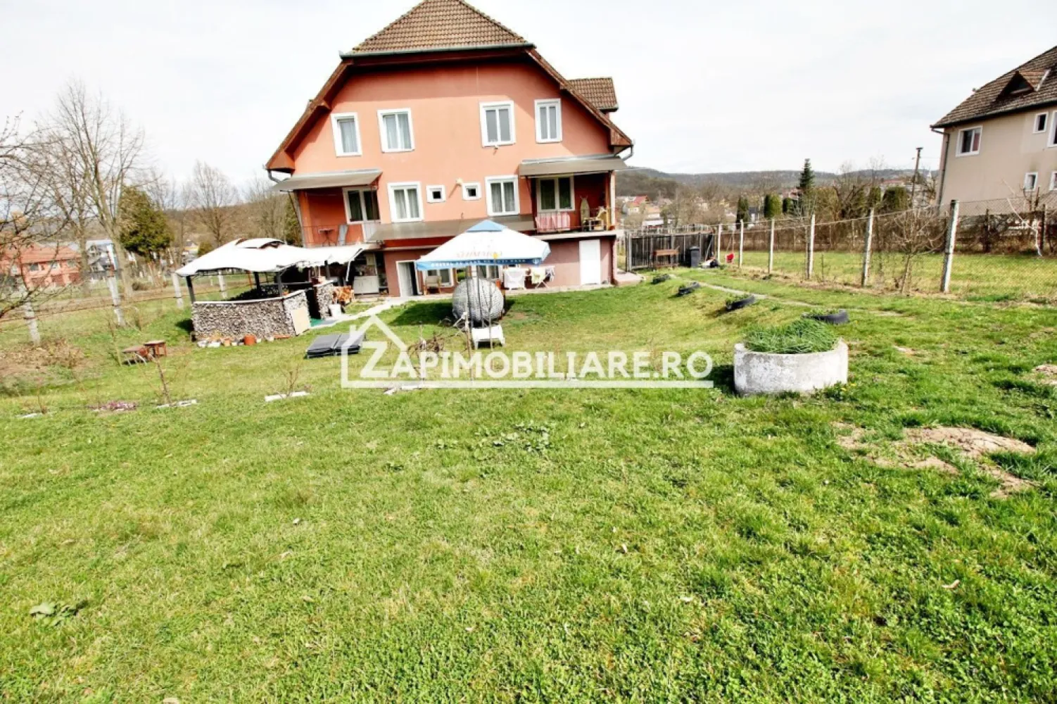 Casa 4 camere,4 bai,1 bucatarie,1 living,120 mp,500mp teren