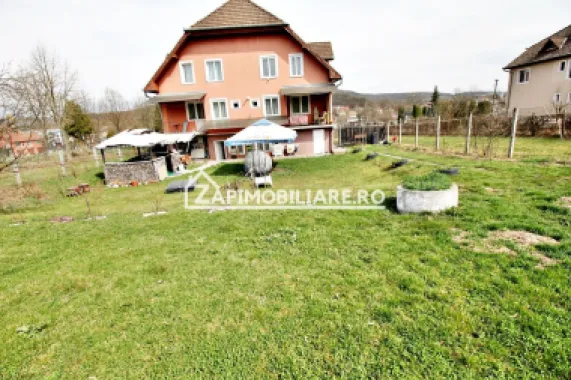 Casa 4 camere,4 bai,1 bucatarie,1 living,120 mp,500mp teren