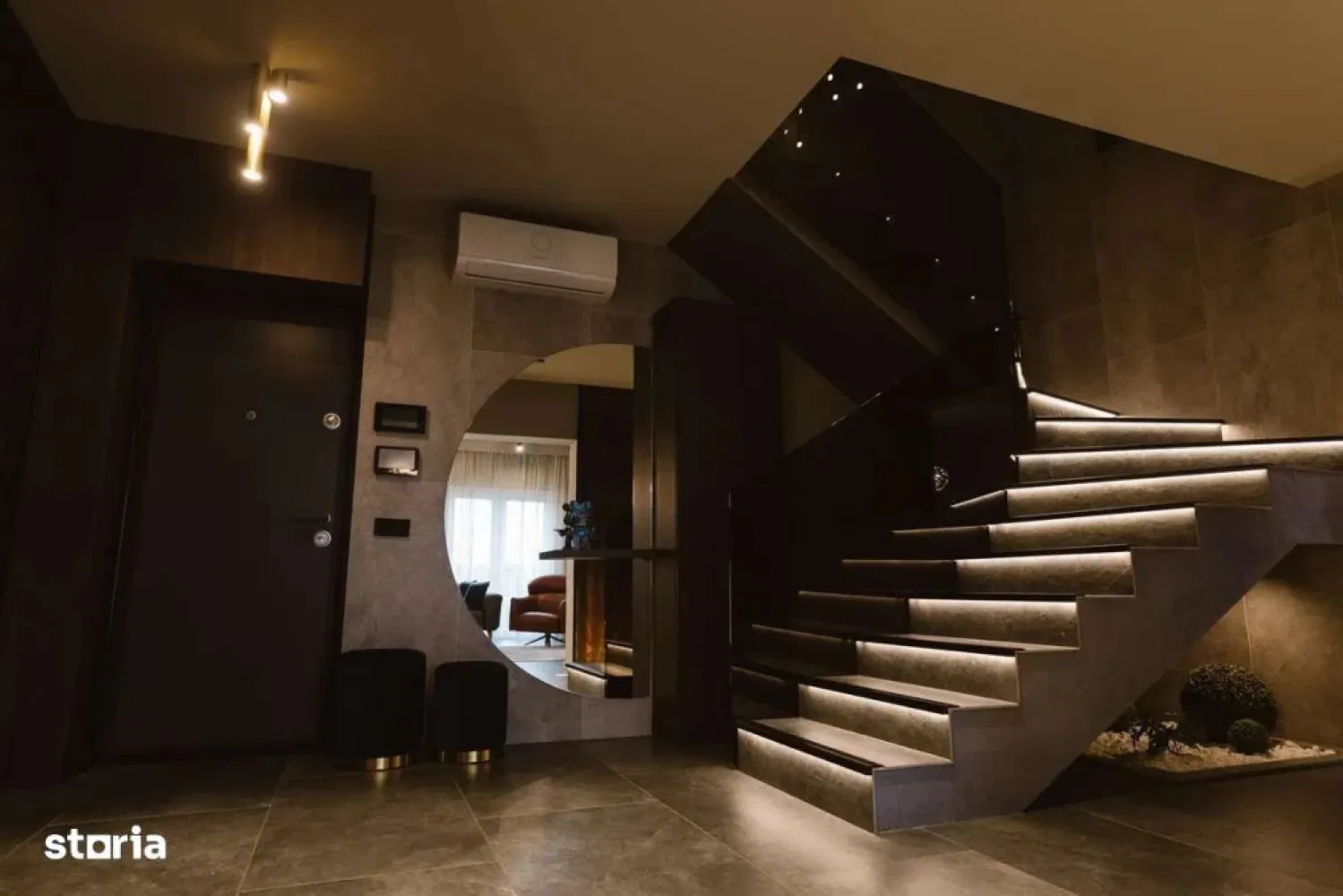 Penthouse Ultra-LUX pe 2 nivele, 119 mp, SPA privat, 3 parcări - Mentionati ID-ul proprietatii cand apelati: CP3047461 - Proprietate oferita in exclusivitate de Zap Imobiliare
Contact ⓪⑦②⑥ ②②③ ⑧⑧⑥ Sebastian
Exista Tur Video - solicita pe WhatsApp

-- penthouse pe doua nivele
-- situat la ultimele 2 nivele ale unui imobil cu 3 etaje
-- imobil nou cu izolatie exterioara premium
-- interfon si camere de supraveghere
-- zona linistita, inconjurata de verdeata

-- suprafata utila 185 mp cu terase incluse 74 mp 
-- se vinde complet mobilat si utilat

-- usa metalica la intrare
-- geamuri termopan cu 3 randuri de sticla + plasa insecte
-- usi interioare Porta Doors
-- incalzire in pardoseala
-- centrala termica proprie
-- curent trifazic
-- aer conditionat Bosch
-- sistem automatizare smart video
-- jaluzele din lemn de tei
-- intrerupatoare cu touch
-- corpuri de iluminat de ultima generatie
-- sistem iluminat cu profile LED incastrate

-- electrocasnice Bosch Seria 8 si Miele Smart
-- masina de spalat si uscator Miele integrate

-- finisaje premium Italia
-- mocheta plus in camera copil
-- tapet Roberto Cavalli
-- placi ceramice de 3 metri
-- bai cu placari Italia Roberto Cavalli si usi din sticla mata

-- mobilier realizat pe comanda
-- detalii design cu riflaje decorative nuc
-- galerie perdea electrica
-- scaune piele Italia
-- palmieri Trachycarpus

-- living cu semineu bioetanol, riflaje decorative, TV Sony 4K
-- perete decorativ tip beton arhitectural
-- bucatarie cu insula, plita inductie Bosch, hota incastrata in tavan, prize pop-up
-- dining cu candelabru tip Art-Deco

-- zona intrare cu oglinda decorativa iluminata
-- scara interioara cu trepte premium, LED continuu si balustrada sticla fumurie

-- dormitor matrimonial cu pat tapitat, perete LED si separare cu riflaje
-- cada freestanding KUMO
-- zona baie cu dus walk-in tip rainfall si finisaje marmura
-- lavoar pe blat cu baterie stativa

-- baie cu masina spalat si uscator Miele, wc cu functie bideu
-- dressing generos cu usa glisanta sticla fumurie si mobilier custom

-- terasa amenajata complet
-- sauna 4 persoane
-- jacuzzi Wellis smart 5 persoane
-- dus exterior
-- zona fitness cu bicicleta
-- TV exterior si sistem audio-video
-- iluminat ambiental exterior
-- gazon premium
-- gratar si cuptor pe lemne
-- bucatarie de vara cu blat granit si chiuveta
-- mobilier terasa si zona relaxare

-- 3 locuri de parcare private cu blocatoare incluse

-- se accepta schimb cu apartament mai mic + diferenta

Comision Agentie ZERO

Contact ⓪⑦②⑥ ②②③ ⑧⑧⑥ Sebastian