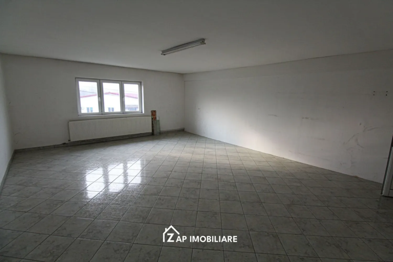Birouri - 4 Euro / mp - Strada Libertatii - mai multe variante de suprafață - Mentionati ID-ul proprietatii cand apelati: CP2961390
Contact ⓪⑦②⑥ ②②③ ⑧⑧⑥ Sebastian

Se oferă spre închiriere spații de birouri situate pe Strada Libertății, în Târgu Mureș, într-o zonă ușor accesibilă. Spațiile sunt potrivite pentru activități de birou, firme de servicii sau sedii administrative și beneficiază de toate utilitățile necesare.

Sunt disponibile mai multe variante de suprafață, în funcție de necesitățile chiriașului.

-- 33 mp
-- Preț: 132 euro / lună + TVA

-- 40 mp
-- Preț: 160 euro / lună + TVA

-- 33 mp birou + 22 mp depozit, total 55 mp
-- Preț: 220 euro / lună + TVA

-- Spații de birouri
-- Toate utilitățile disponibile
-- Acces facil
-- Zonă bine conectată a orașului

Pentru mai multe detalii sau programarea unei vizionări, vă stăm la dispoziție.

Comision agenție: 50% din valoarea primei chirii.

Contact ⓪⑦②⑥ ②②③ ⑧⑧⑥ Sebastian