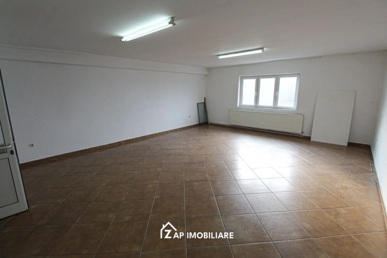 Birouri - 4 Euro / mp - Strada Libertatii - mai multe variante de suprafață - Mentionati ID-ul proprietatii cand apelati: CP2961390
Contact ⓪⑦②⑥ ②②③ ⑧⑧⑥ Sebastian

Se oferă spre închiriere spații de birouri situate pe Strada Libertății, în Târgu Mureș, într-o zonă ușor accesibilă. Spațiile sunt potrivite pentru activități de birou, firme de servicii sau sedii administrative și beneficiază de toate utilitățile necesare.

Sunt disponibile mai multe variante de suprafață, în funcție de necesitățile chiriașului.

-- 33 mp
-- Preț: 132 euro / lună + TVA

-- 40 mp
-- Preț: 160 euro / lună + TVA

-- 33 mp birou + 22 mp depozit, total 55 mp
-- Preț: 220 euro / lună + TVA

-- Spații de birouri
-- Toate utilitățile disponibile
-- Acces facil
-- Zonă bine conectată a orașului

Pentru mai multe detalii sau programarea unei vizionări, vă stăm la dispoziție.

Comision agenție: 50% din valoarea primei chirii.

Contact ⓪⑦②⑥ ②②③ ⑧⑧⑥ Sebastian