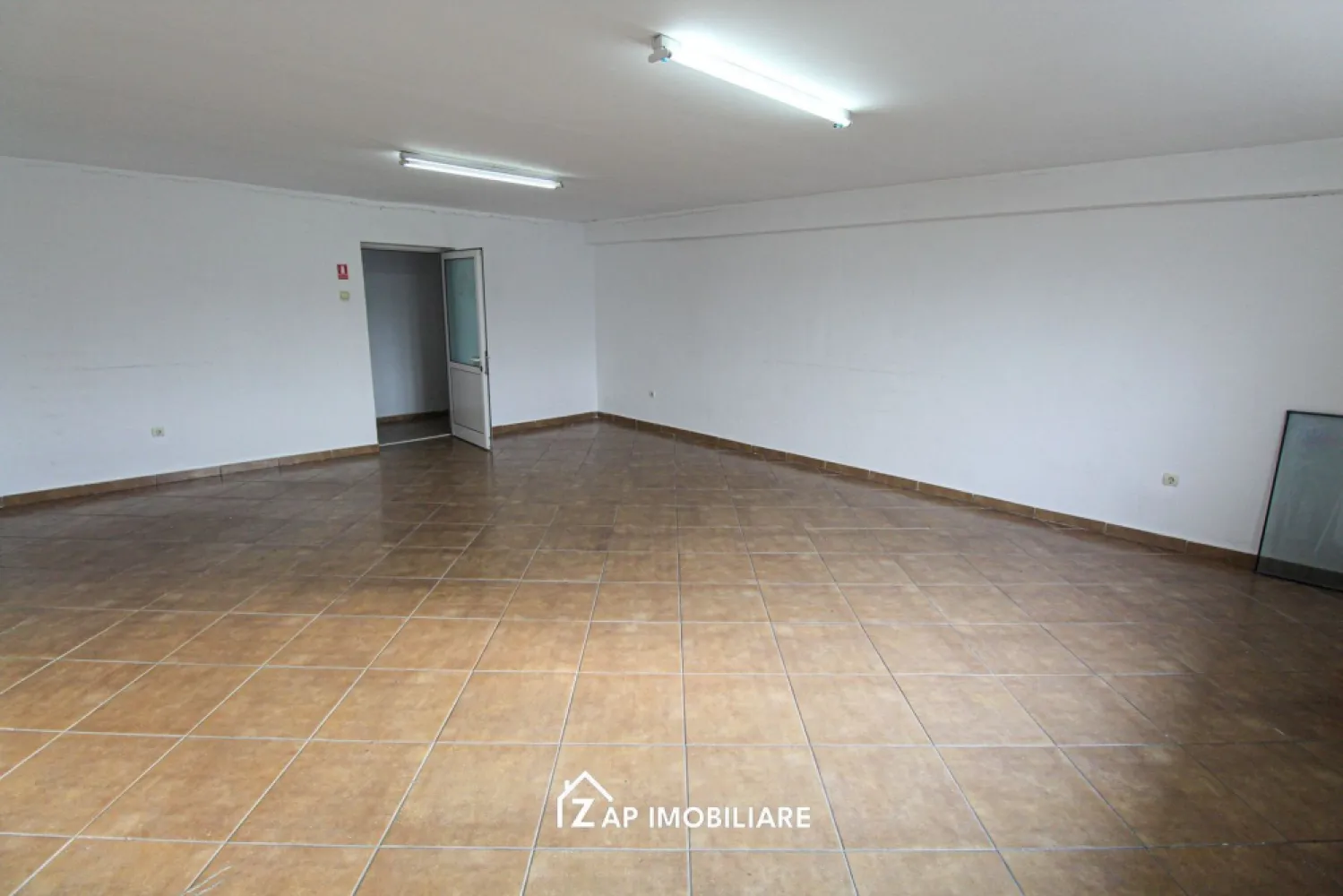 Birouri - 4 Euro / mp - Strada Libertatii - mai multe variante de suprafață - Mentionati ID-ul proprietatii cand apelati: CP2961390
Contact ⓪⑦②⑥ ②②③ ⑧⑧⑥ Sebastian

Se oferă spre închiriere spații de birouri situate pe Strada Libertății, în Târgu Mureș, într-o zonă ușor accesibilă. Spațiile sunt potrivite pentru activități de birou, firme de servicii sau sedii administrative și beneficiază de toate utilitățile necesare.

Sunt disponibile mai multe variante de suprafață, în funcție de necesitățile chiriașului.

-- 33 mp
-- Preț: 132 euro / lună + TVA

-- 40 mp
-- Preț: 160 euro / lună + TVA

-- 33 mp birou + 22 mp depozit, total 55 mp
-- Preț: 220 euro / lună + TVA

-- Spații de birouri
-- Toate utilitățile disponibile
-- Acces facil
-- Zonă bine conectată a orașului

Pentru mai multe detalii sau programarea unei vizionări, vă stăm la dispoziție.

Comision agenție: 50% din valoarea primei chirii.

Contact ⓪⑦②⑥ ②②③ ⑧⑧⑥ Sebastian