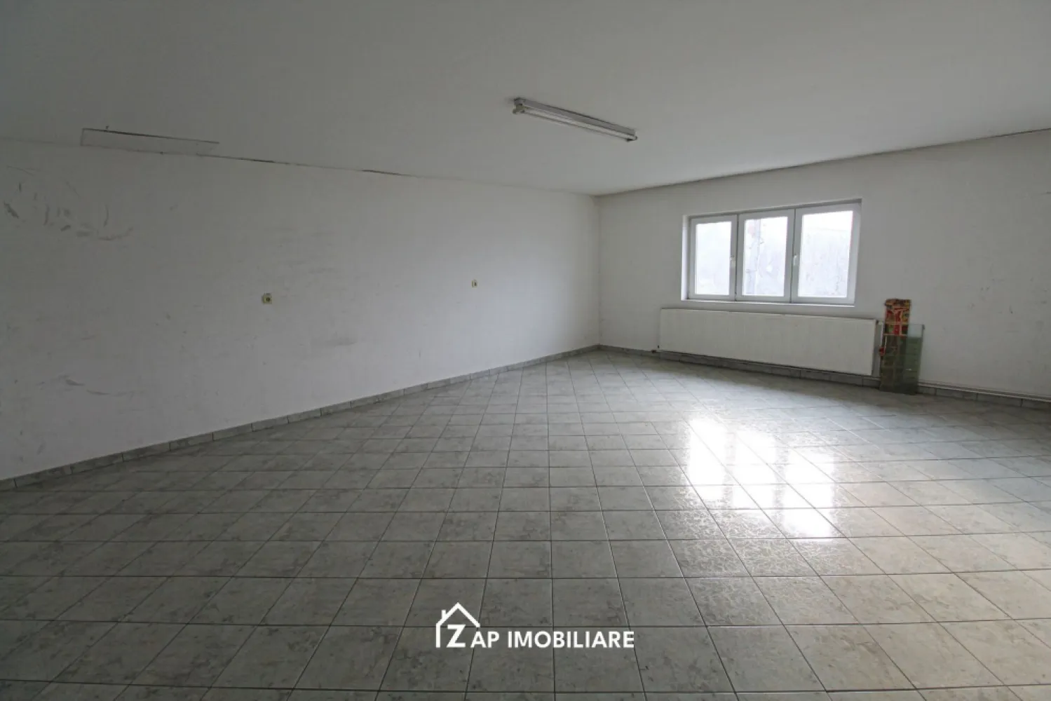Birouri - 4 Euro / mp - Strada Libertatii - mai multe variante de suprafață - Mentionati ID-ul proprietatii cand apelati: CP2961390
Contact ⓪⑦②⑥ ②②③ ⑧⑧⑥ Sebastian

Se oferă spre închiriere spații de birouri situate pe Strada Libertății, în Târgu Mureș, într-o zonă ușor accesibilă. Spațiile sunt potrivite pentru activități de birou, firme de servicii sau sedii administrative și beneficiază de toate utilitățile necesare.

Sunt disponibile mai multe variante de suprafață, în funcție de necesitățile chiriașului.

-- 33 mp
-- Preț: 132 euro / lună + TVA

-- 40 mp
-- Preț: 160 euro / lună + TVA

-- 33 mp birou + 22 mp depozit, total 55 mp
-- Preț: 220 euro / lună + TVA

-- Spații de birouri
-- Toate utilitățile disponibile
-- Acces facil
-- Zonă bine conectată a orașului

Pentru mai multe detalii sau programarea unei vizionări, vă stăm la dispoziție.

Comision agenție: 50% din valoarea primei chirii.

Contact ⓪⑦②⑥ ②②③ ⑧⑧⑥ Sebastian