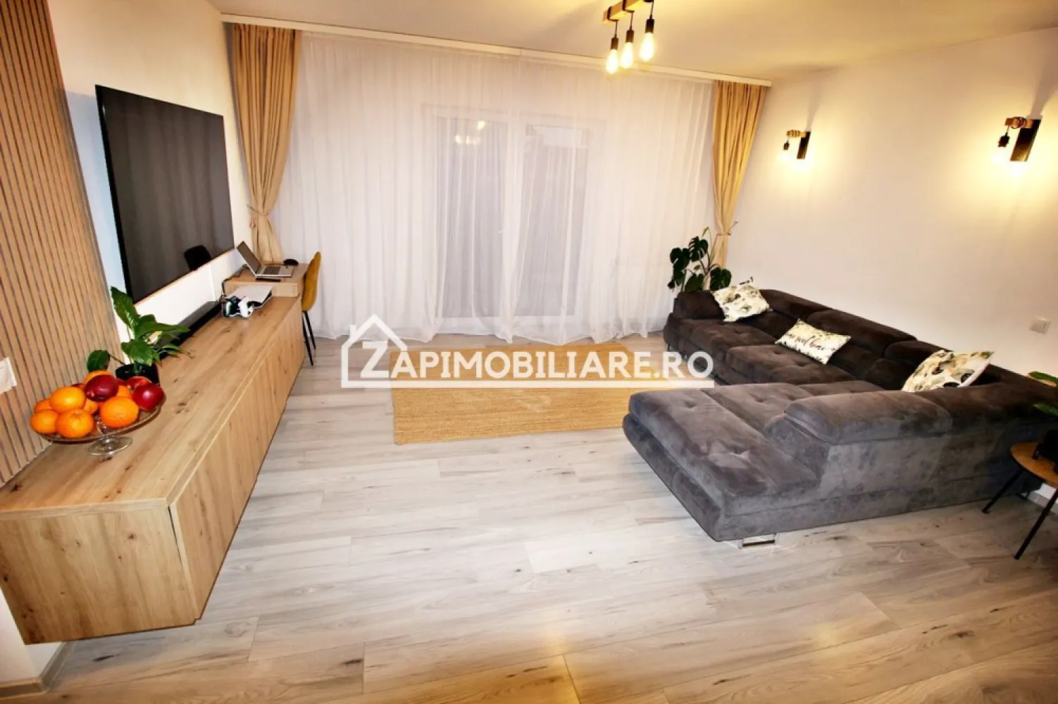 Casa 3 camere la cheie mobilata si utilată,110mp,370mp teren - Contact 0774048706 Bogdan
De vânzare casă,pe 1 nivel, singur în curte 3 camere situată în Sancraiu de Mures aproape de Darina, suprafața utilă de 80 mp. suprafata desfasurată 110 mp, amplasată pe un teren cu suprafața de 370 mp,
Compartimentare:
: 1 living, 1 bucătărie, 1 baie,2 dormitoare, 1 hol,1 foisor, 1 garaj,1 terasă, 

Detalii:
- centrală termică, calorifere, geamuri termopan, 
- fundația casei are o adâncime de 1 m, pereții sunt din cărămidă, acoperișul de țiglă, izolată cu polistiren de 10 cm.
- anul construcției 2018

Utilitați:
- curent, apă, gaz, canalizare

Casa se vinde la cheie , mobilată și utilată la prețul de 185.000 Euro negociabil. Comision ZERO!
Contact 0774048706 Bogdan
Daca vă place această ofertă sau pentru alte informații sunați la numărul de contact din anunț! 
Compania Zap Imobiliare vă pune la dispoziție toate actele și documentele necesare alături de asistență și consiliere permanentă până la finalizarea achiziției imobiliare. 
Ne dorim să îți oferim cea mai plăcută experiență, îndeplinim vise cu pereți!