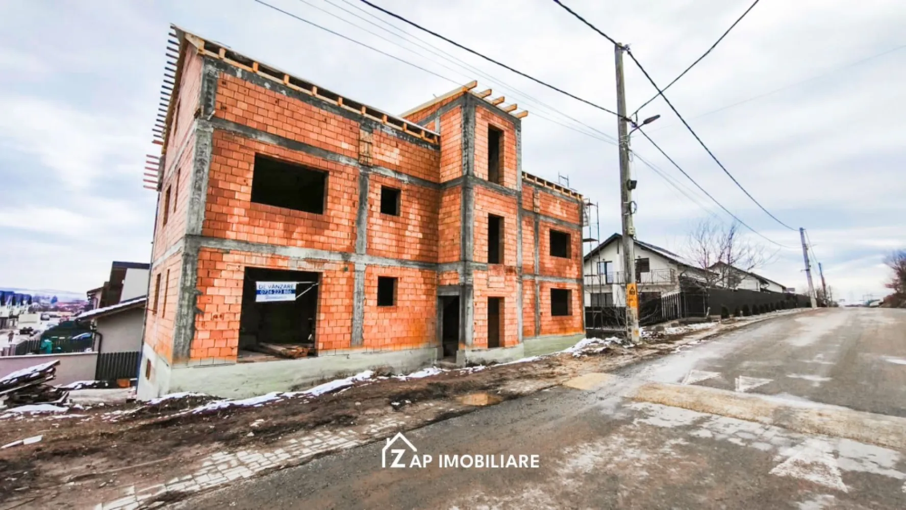Apartamente 2 camere - Bloc NOU - Sancraiul de Mureș - Mentionati ID-ul proprietatii cand apelati: CP2919545
Contact ⓪⑦②⑥ ②②③ ⑧⑧⑥ Sebastian
Bloc nou de apartamente in Sancraiul de Mures – constructie moderna, compartimentare eficienta, ideal atat pentru locuit cat si pentru investitie.
Apartamente cu 2 camere, suprafata utila de 60 mp. Preturile variaza in functie de etaj:
2 camere - 60 mp - Parter - 104.000 euro
2 camere - 60 mp - Etaj 1 - 101.000 euro
2 camere - 60 mp - Mansarda - 95.000 euro
Se vinde semifinisat avansat
Centrala termica in condensatie
Incalzire in pardoseala
Pereti vopsiti in lavabil alb
1 loc de parcare inclus gratuit
Garaj optional - 19.500 euro
La preturile afisate nu se adauga TVA

Imobil nou, finisaje moderne, compartimentare practica si eficienta. Zona in plina dezvoltare, acces facil catre Targu Mures, ideal pentru familie sau investitie.
Pentru detalii suplimentare si programarea unei vizionari, nu ezitati sa ma contactati.
Contact ⓪⑦②⑥ ②②③ ⑧⑧⑥ Sebastian