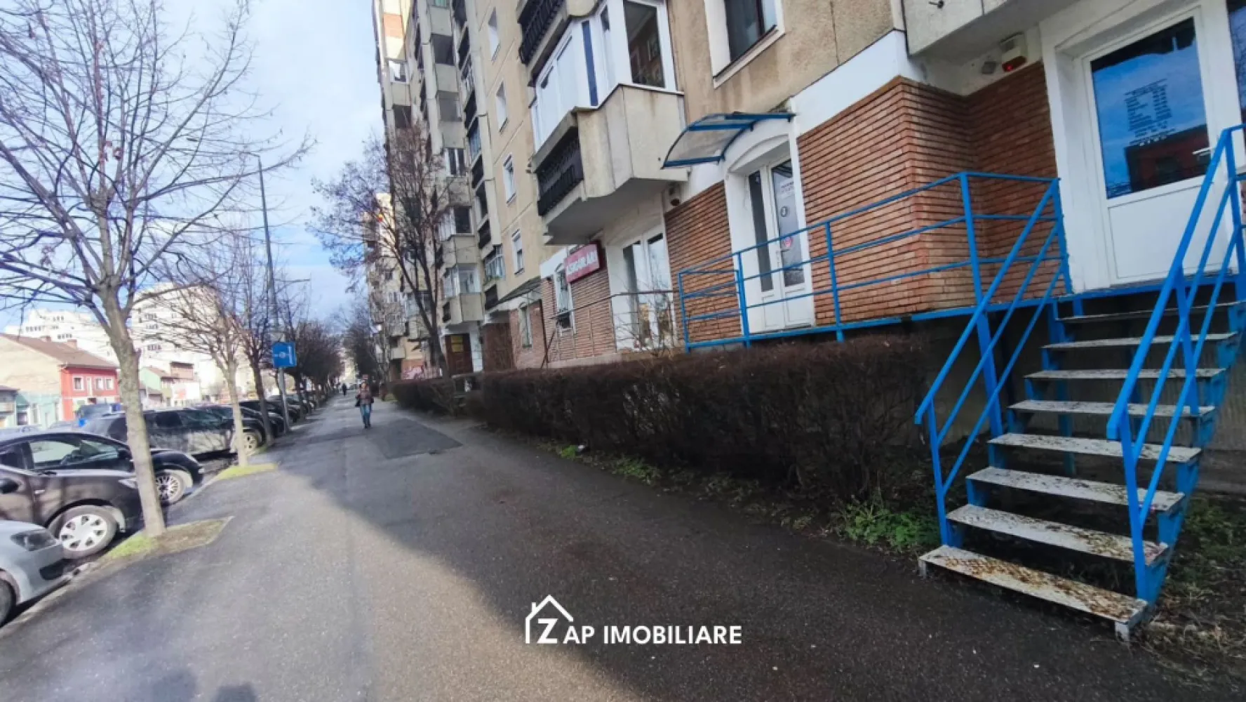 Spatiu comercial - 7 noiembrie - trafic intens - stradal - Mentionati ID-ul proprietatii cand apelati: CP2908526
Contact ⓪⑦②⑥ ②②③ ⑧⑧⑥ Sebastian
De închiriat spatiu comercial format din 2 incaperi situate la parter in cartierul 7 noiembrie Targu Mures
Compartimentare:
- 2 incaperi ( 4.28mX 4.15m, respectiv 2.95m x 3.95 m) + hol + toaleta
- fiecare incapere are usa cu intrare din strada dar si intre ele in interior.
- centrală termică, calorifere, geamuri termopan, ușă termopan
- sistem de alarma
Imobilul se închiriază la prețul de 400 Euro ( 2000 LEI ) 
Contact ⓪⑦②⑥ ②②③ ⑧⑧⑥ Sebastian 
Comisionul perceput este de 50% din valoarea primei chirii si se percepe o singură dată!
Acest anunț nu corespunde cerințelor tale? Sună la numărul afișat în anunț și unul dintre agenții noștri te va ajuta cu alte oferte personalizate în funcție de cerințele tale.