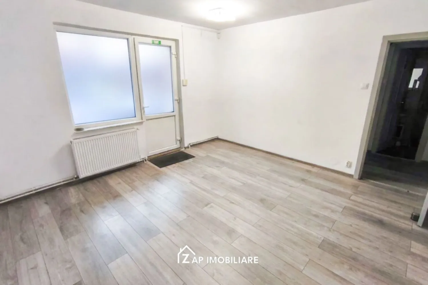Spatiu comercial - 7 noiembrie - trafic intens - stradal - Mentionati ID-ul proprietatii cand apelati: CP2908526
Contact ⓪⑦②⑥ ②②③ ⑧⑧⑥ Sebastian
De închiriat spatiu comercial format din 2 incaperi situate la parter in cartierul 7 noiembrie Targu Mures
Compartimentare:
- 2 incaperi ( 4.28mX 4.15m, respectiv 2.95m x 3.95 m) + hol + toaleta
- fiecare incapere are usa cu intrare din strada dar si intre ele in interior.
- centrală termică, calorifere, geamuri termopan, ușă termopan
- sistem de alarma
Imobilul se închiriază la prețul de 400 Euro ( 2000 LEI ) 
Contact ⓪⑦②⑥ ②②③ ⑧⑧⑥ Sebastian 
Comisionul perceput este de 50% din valoarea primei chirii si se percepe o singură dată!
Acest anunț nu corespunde cerințelor tale? Sună la numărul afișat în anunț și unul dintre agenții noștri te va ajuta cu alte oferte personalizate în funcție de cerințele tale.