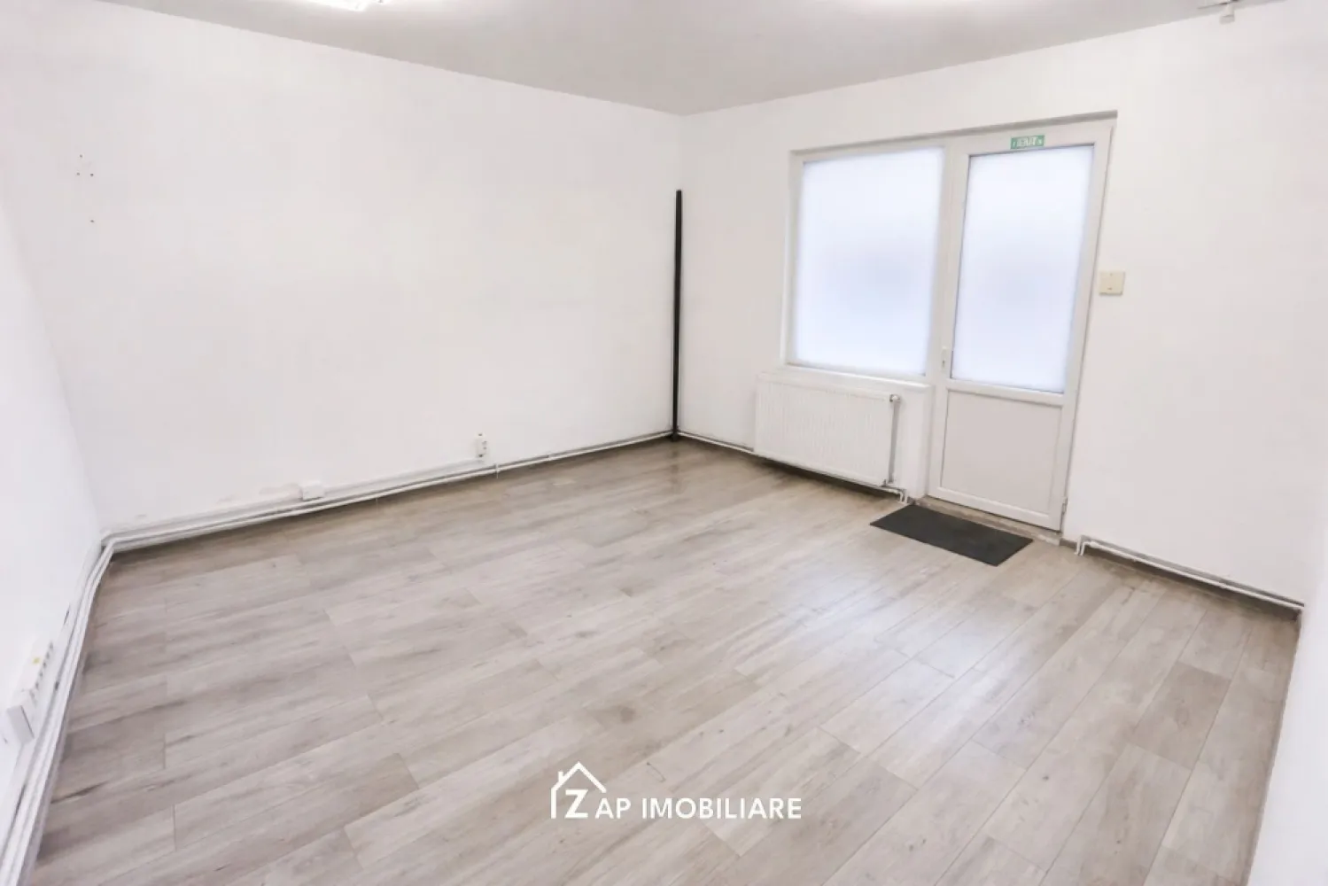 Spatiu comercial - 7 noiembrie - trafic intens - stradal - Mentionati ID-ul proprietatii cand apelati: CP2908526
Contact ⓪⑦②⑥ ②②③ ⑧⑧⑥ Sebastian
De închiriat spatiu comercial format din 2 incaperi situate la parter in cartierul 7 noiembrie Targu Mures
Compartimentare:
- 2 incaperi ( 4.28mX 4.15m, respectiv 2.95m x 3.95 m) + hol + toaleta
- fiecare incapere are usa cu intrare din strada dar si intre ele in interior.
- centrală termică, calorifere, geamuri termopan, ușă termopan
- sistem de alarma
Imobilul se închiriază la prețul de 400 Euro ( 2000 LEI ) 
Contact ⓪⑦②⑥ ②②③ ⑧⑧⑥ Sebastian 
Comisionul perceput este de 50% din valoarea primei chirii si se percepe o singură dată!
Acest anunț nu corespunde cerințelor tale? Sună la numărul afișat în anunț și unul dintre agenții noștri te va ajuta cu alte oferte personalizate în funcție de cerințele tale.