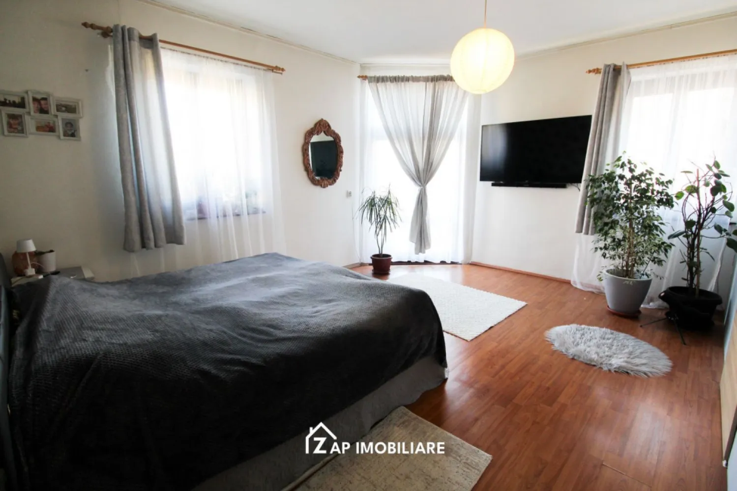 Centru - Mihai Viteazul - Apt 4 camere - 85 mp util - etaj 1 - Mentionati ID-ul proprietatii cand apelati: CP2936920
Comision ZERO pentru cumparator!
Contact ⓪⑦②⑥ ②②③ ⑧⑧⑥ Sebastian
De vânzare apartament 4 camere decomandat confort 1 sporit , situat în zona Centrala a orasului , strada Mihai Viteazul, suprafață utilă de 85 mp, si o suprafata desfasurata de 119.25 mp situat la etajul 1 oferit de Zap Imobiliare 
Detalii: 
- 4 camere, 1 bucătărie, 2 bai, 
- centrală termică, calorifere, geamuri termopan, cu ramana de lemn ușă metalică.

Locuința se vinde la prețul de 159. 000Euro . Comisionul este ZERO pentru cumparator
Contact ⓪⑦②⑥ ②②③ ⑧⑧⑥ Sebastian