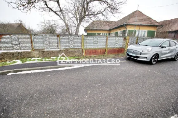 Casa 3 camere,1 baie,100 mp, 2.700 mp teren,0% comision