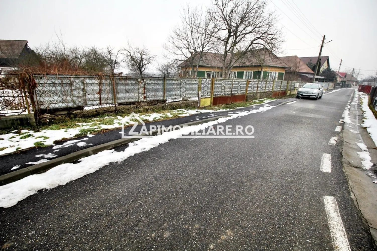 Casa 3 camere,1 baie,100 mp, 2.700 mp teren,0% comision - Contact 0774048706 Bogdan
De vânzare casă, singur în curte, 3 camere situată în Ungheni, suprafața utilă de 88 mp, suprafata construită 108 mp.amplasată pe un teren cu suprafața de 2700 mp, 
Compartimentare:
- 1 living, 1 bucătărie, 1 baie,2 dormitoare, 1 camară, 

Detalii:
- fundația casei are o adâncime de 1 m, pereții sunt din cărămidă, acoperișul de țiglă 
- pivniță, pod mansardabil, 

Utilitați:
- curent, apă, gaz, canalizare

Casa se vinde la prețul de 128.000 Euro negociabil. Comision ZERO!
Contact 0774048706 Bogdan
Daca vă place această ofertă sau pentru alte informații sunați la numărul de contact din anunț! 
Compania Zap Imobiliare vă pune la dispoziție toate actele și documentele necesare alături de asistență și consiliere permanentă până la finalizarea achiziției imobiliare. 
Ne dorim să îți oferim cea mai plăcută experiență, îndeplinim vise cu pereți!