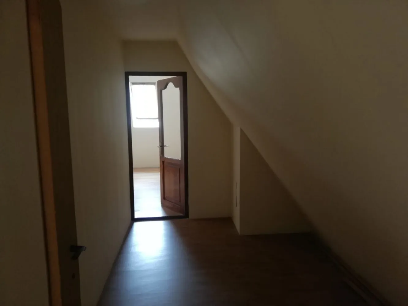 Casa 3 camere, 50 mp, 0% comision - Contact 0774048706 Bogdan
De vânzare casă, , 3 camere situată în Sangeorgiu de Mures, suprafața utilă de 50 .mp amplasată pe un teren cu suprafața de 100 mp, 
Compartimentare:
- la parter: 1 living, 1 bucătărie, 1 baie
- la etaj: 2 dormitoare,

Detalii:
- centrală termică, calorifere, geamuri termopan, 
- fundația casei are o adâncime de 1 m, pereții sunt din cărămidă, acoperișul de tablă, izolată cu polistiren de 10 cm.

Utilitați:
- curent, apă, gaz, canalizare

Casa se vinde la cheie la prețul de 58.0000 Euro negociabil. Comision ZERO!
Contact 0774048706 Bogdan
Daca vă place această ofertă sau pentru alte informații sunați la numărul de contact din anunț! 
Compania Zap Imobiliare vă pune la dispoziție toate actele și documentele necesare alături de asistență și consiliere permanentă până la finalizarea achiziției imobiliare. 
Ne dorim să îți oferim cea mai plăcută experiență, îndeplinim vise cu pereți!