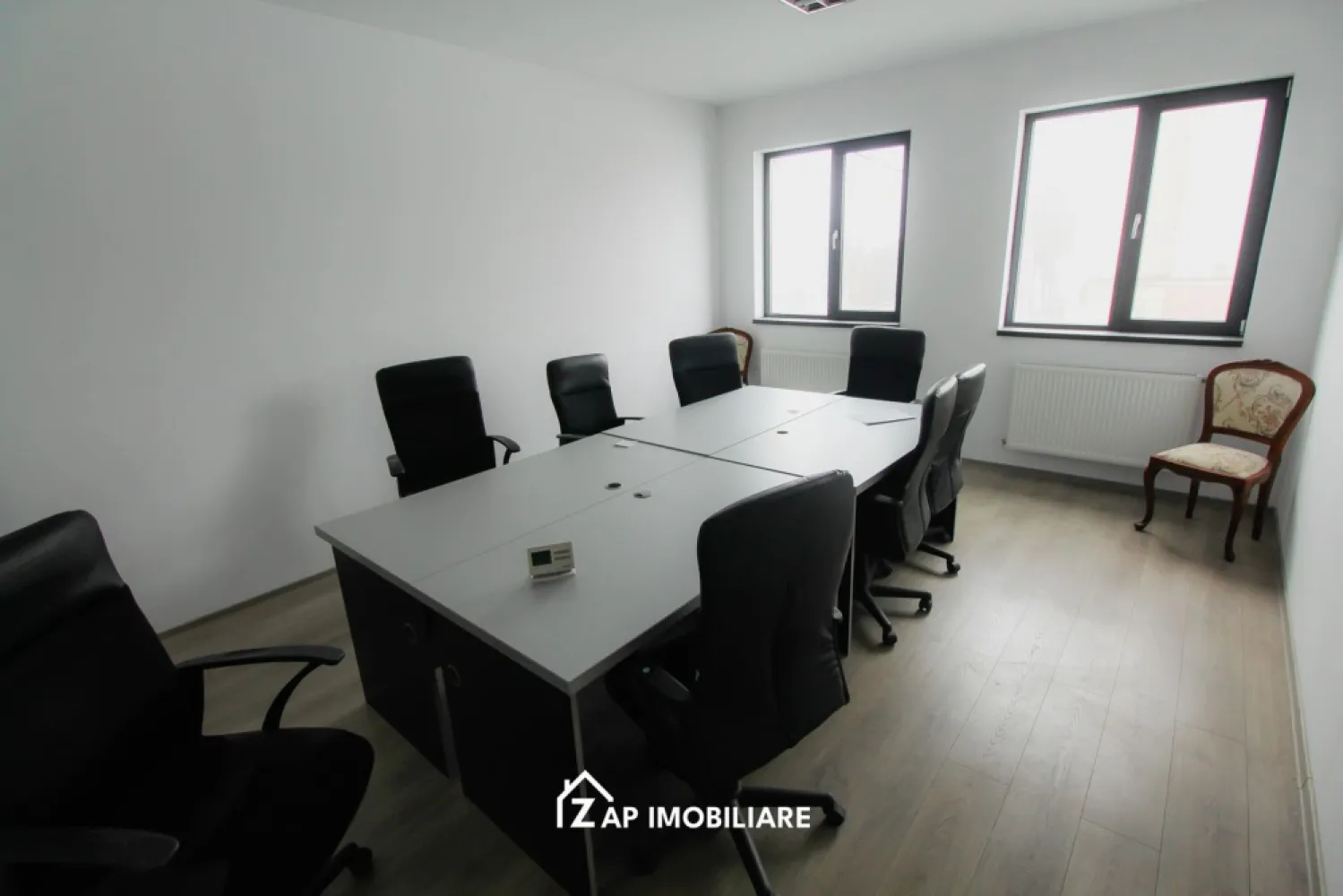 Spatiu de Birouri 100 mp - Renovat - Mentionati ID-ul proprietatii cand apelati: 
Contact ⓪⑦②⑥ ②②③ ⑧⑧⑥ Sebastian
Compartimentare: 4 birouri- prevazute cu aer conditionat si incalzire centralizata, 2 bai, 1 bucatarie(oficiu) si hol
, situate la etajul 1 

Imobilul se închiriază la prețul de 950 Euro + TVA negociabil.
Contact ⓪⑦②⑥ ②②③ ⑧⑧⑥ Sebastian 
Comisionul perceput este de 50% din valoarea primei chirii si se percepe o singură dată!
Acest anunț nu corespunde cerințelor tale? Sună la numărul afișat în anunț și unul dintre agenții noștri te va ajuta cu alte oferte personalizate în funcție de cerințele tale.
