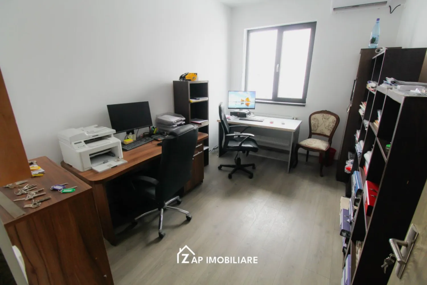 Spatiu de Birouri 100 mp - Renovat - Mentionati ID-ul proprietatii cand apelati: 
Contact ⓪⑦②⑥ ②②③ ⑧⑧⑥ Sebastian
Compartimentare: 4 birouri- prevazute cu aer conditionat si incalzire centralizata, 2 bai, 1 bucatarie(oficiu) si hol
, situate la etajul 1 

Imobilul se închiriază la prețul de 950 Euro + TVA negociabil.
Contact ⓪⑦②⑥ ②②③ ⑧⑧⑥ Sebastian 
Comisionul perceput este de 50% din valoarea primei chirii si se percepe o singură dată!
Acest anunț nu corespunde cerințelor tale? Sună la numărul afișat în anunț și unul dintre agenții noștri te va ajuta cu alte oferte personalizate în funcție de cerințele tale.