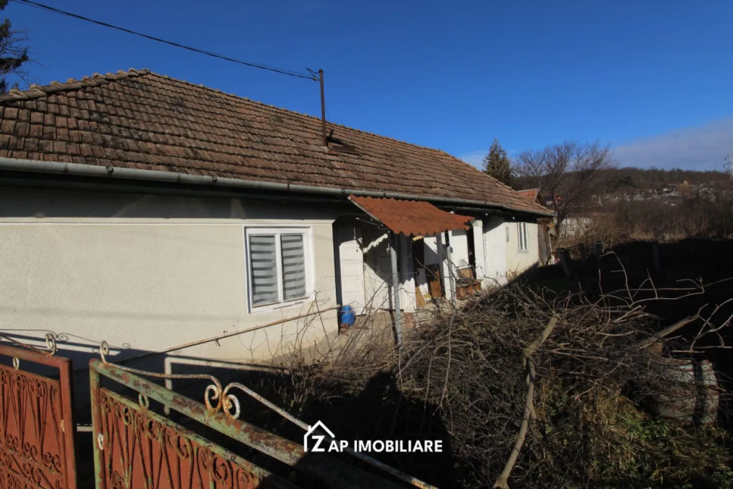 Casa + teren 993 mp + proiect extindere - Unirii - Mentionati ID-ul proprietatii cand apelati: CP2908862
Contact ⓪⑦②⑥ ②②③ ⑧⑧⑥ Sebastian
De vânzare casă, singur în curte situată în cartierul Unirii - Strada Remetea , suprafața utilă de 80.mp amplasată pe un teren cu suprafața de 993 mp, deschidere la drum de 12.3 metri liniari
Imobilul dispune de toate utilitatile curent, apă, gaz, canalizare
Casa se vinde la prețul de 115000 Euro negociabil. Comision ZERO!

Contact ⓪⑦②⑥ ②②③ ⑧⑧⑥ Sebastian Daca vă place această ofertă sau pentru alte informații sunați la numărul de contact din anunț! 
Compania Zap Imobiliare vă pune la dispoziție toate actele și documentele necesare alături de asistență și consiliere permanentă până la finalizarea achiziției imobiliare. 
Ne dorim să îți oferim cea mai plăcută experiență, îndeplinim vise cu pereți!