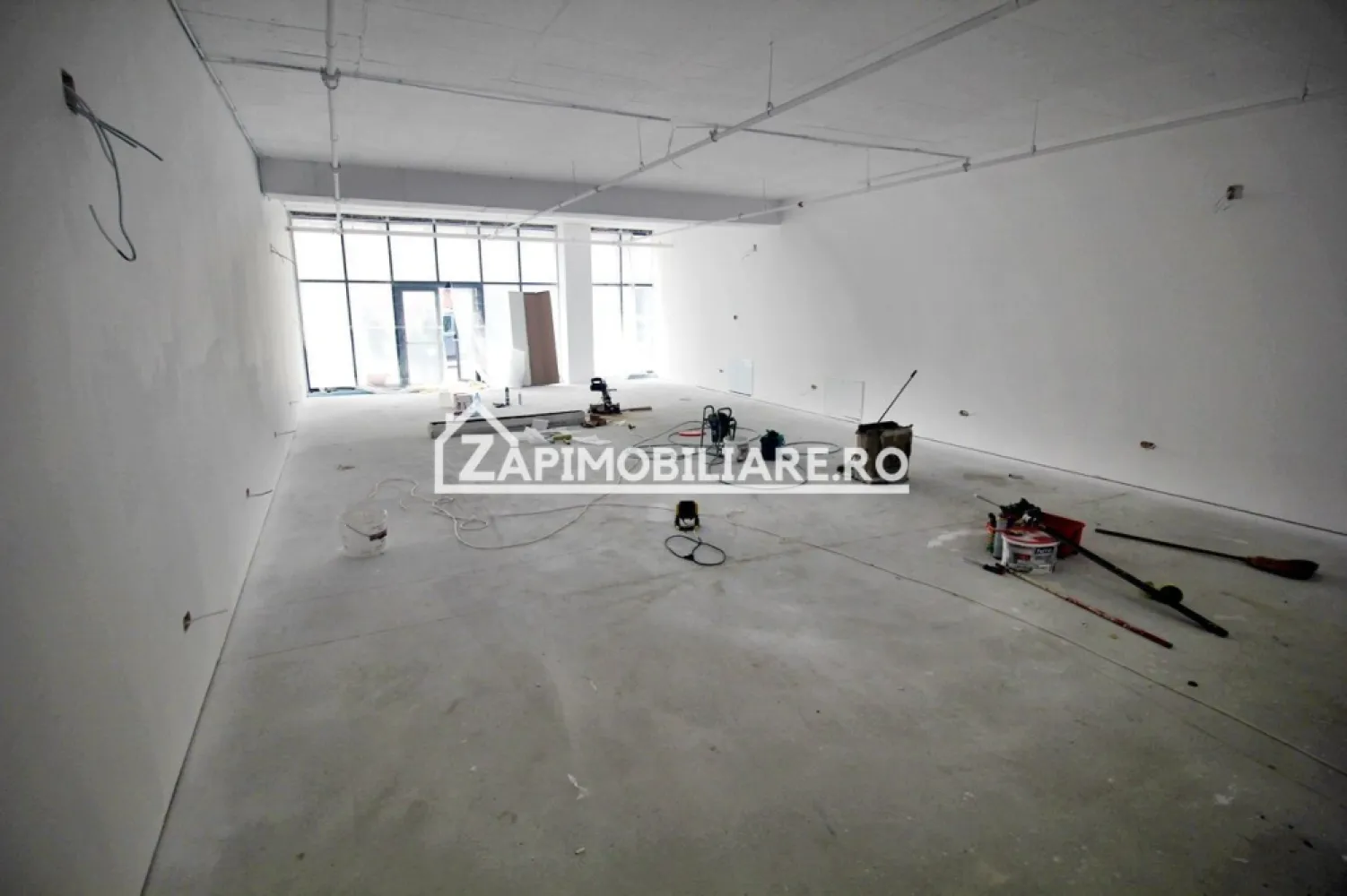 Spatiu comercial zona Gheorghe Doja - De închiriat spațiu comercial 38 mp. utili situat la parter zona Gheorghe Doja aproape de Centru 
contact 0774048706 Bogdan
Detalii:
- centrală termică, calorifere, geamuri termopan,
Spațiul se inchiriază la prețul de 608 euro + tva
Disponibile spatii cu suprafete de 87 mp, 58 mp, 138 mp la pretul de 16 euro mp + tva
Comisionul perceput este de 50% din valoarea primei chirii.si se percepe o singură dată!
---------------------------------------------------------------------------------------------------------------------------------
contact Bogdan 0774048706
Acest anunț nu corespunde cerințelor tale? Sună la numărul afișat în anunț și unul dintre agenții noștri te va ajuta cu alte oferte personalizate în funcție de cerințele tale.