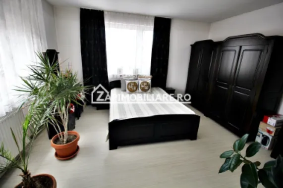 Casa 4 camere+spatiu comercial 420mp.6 bai,720mp teren