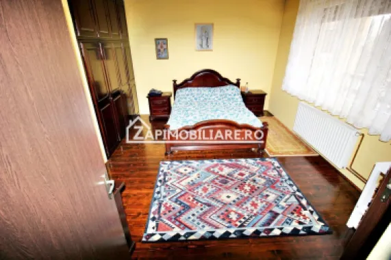 Casa 4 camere+spatiu comercial 420mp.6 bai,720mp teren