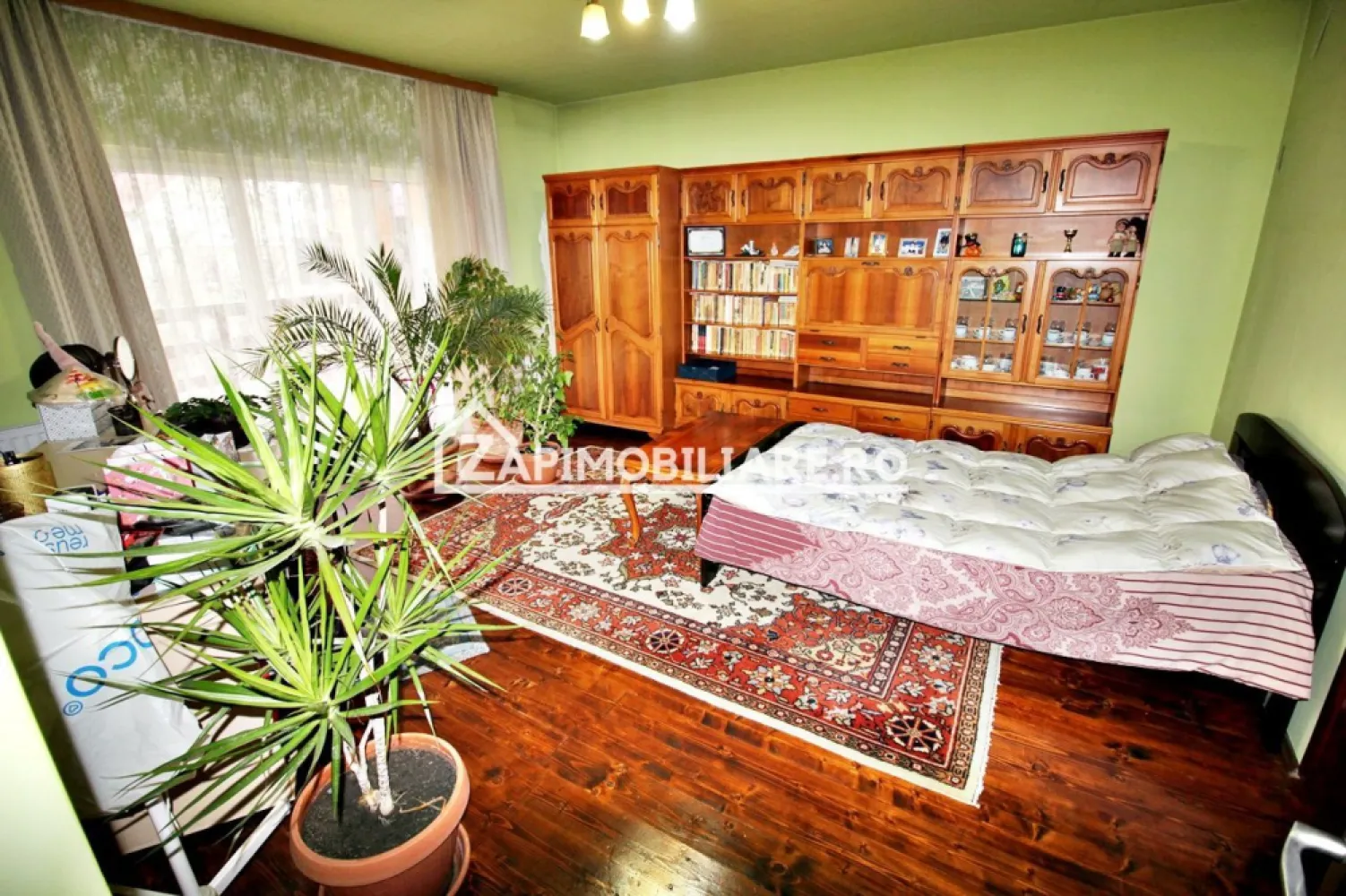 Casa 4 camere+spatiu comercial 420mp.6 bai,720mp teren