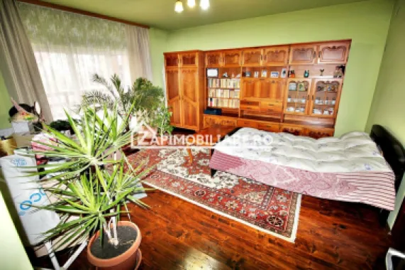 Casa 4 camere+spatiu comercial 420mp.6 bai,720mp teren