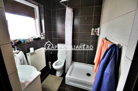 Casa 4 camere+spatiu comercial 420mp.6 bai,720mp teren