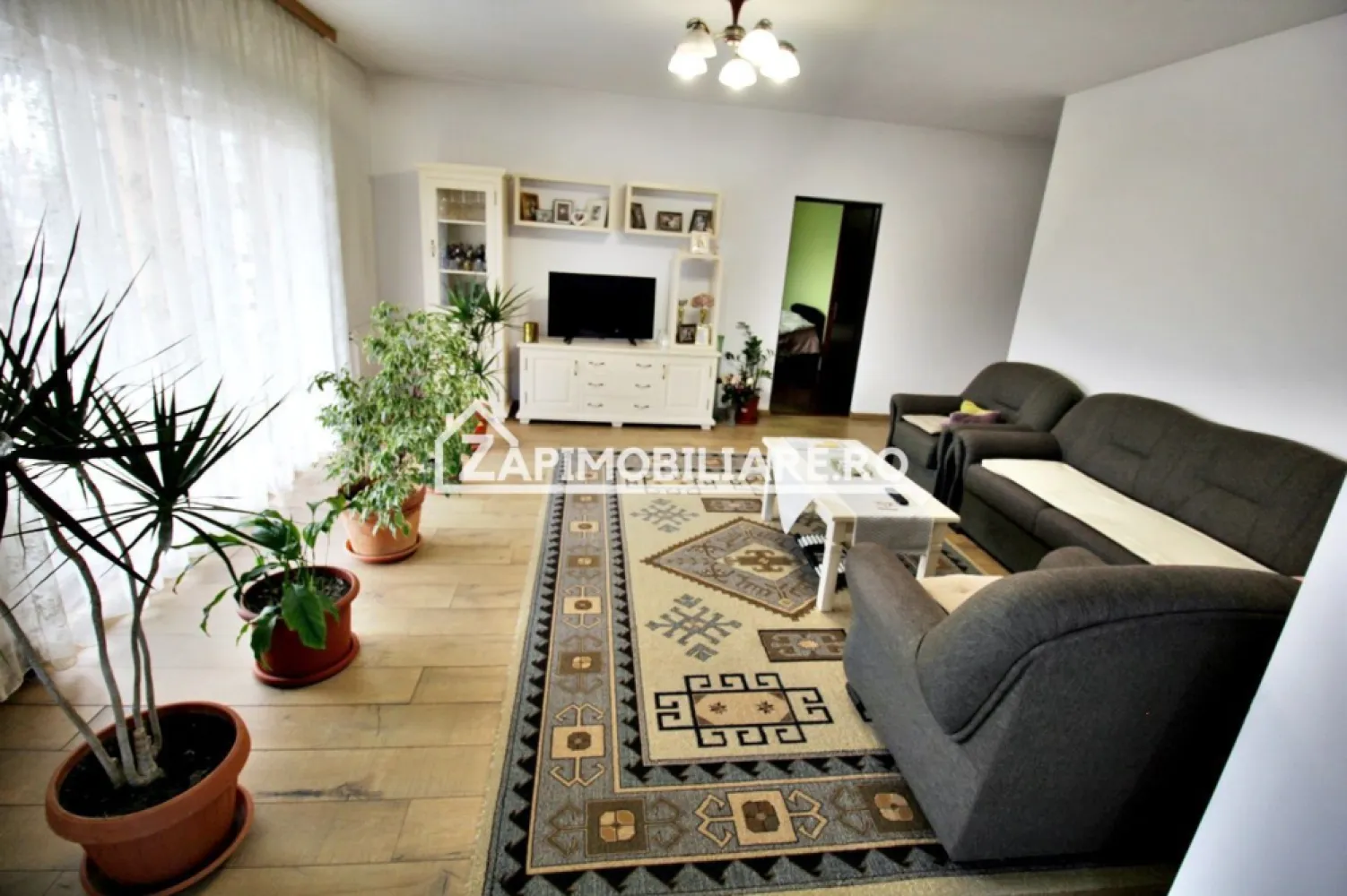 Casa 4 camere+spatiu comercial 420mp.6 bai,720mp teren