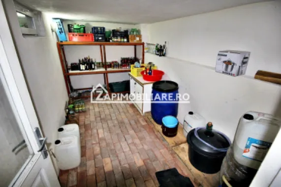 Casa 4 camere+spatiu comercial 420mp.6 bai,720mp teren