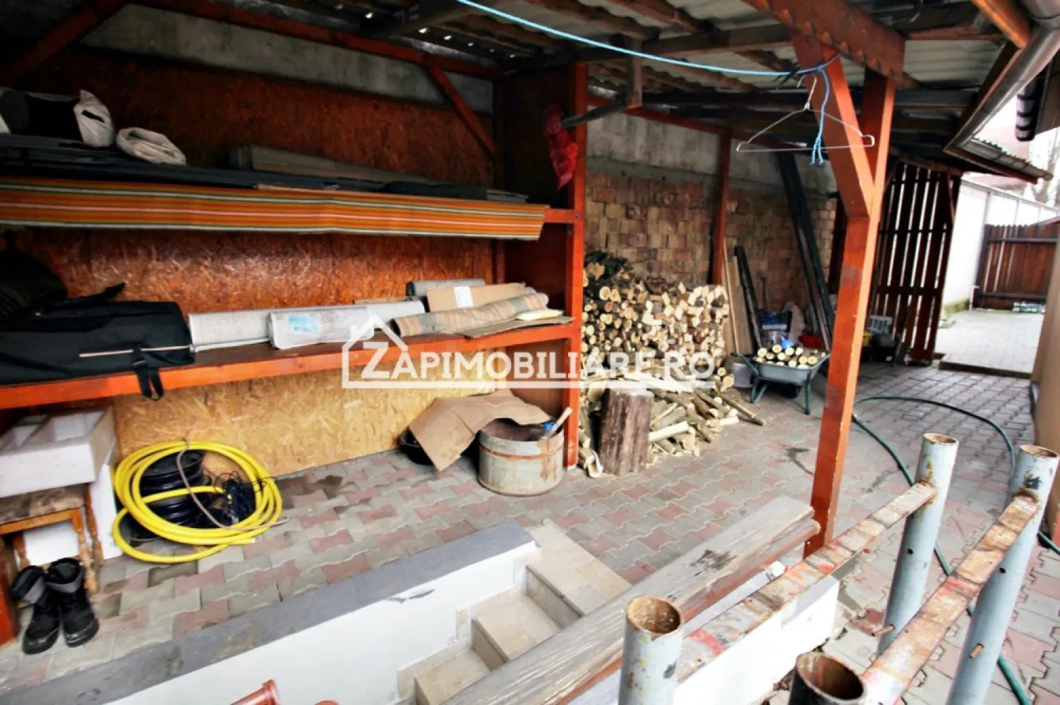 Casa 4 camere+spatiu comercial 420mp.6 bai,720mp teren
