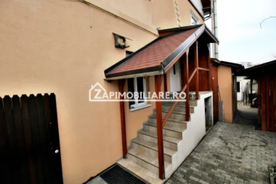 Casa 4 camere+spatiu comercial 420mp.6 bai,720mp teren