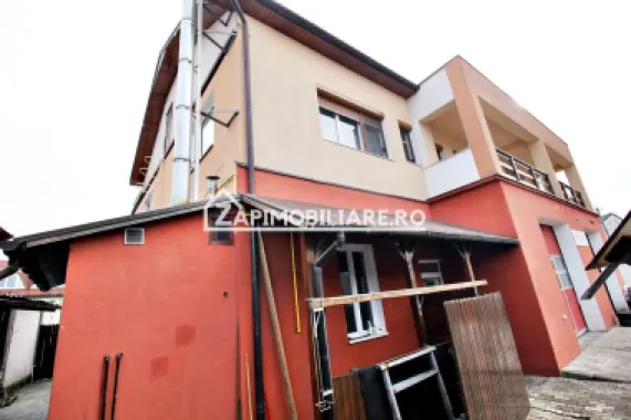 Casa 4 camere+spatiu comercial 420mp.6 bai,720mp teren