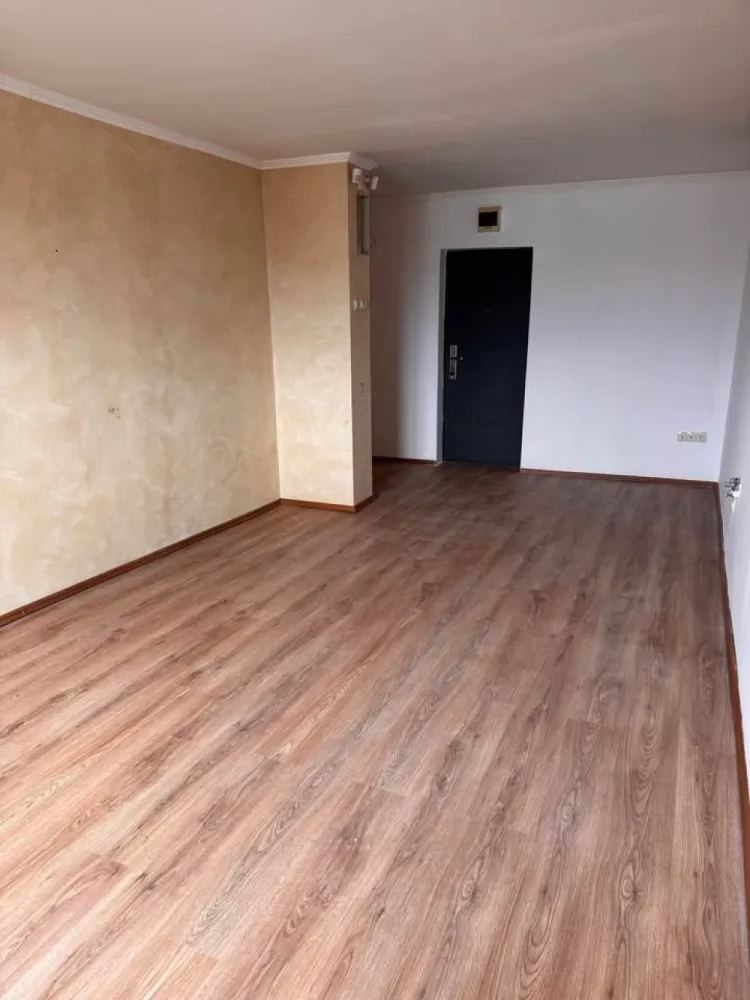 Ultracentral - Apt. Studio - Piata Teatrului - etaj 10 - Mentionati ID-ul proprietatii cand apelati: CP2885047
Comision ZERO pentru cumparator!
Contact ⓪⑦②⑥ ②②③ ⑧⑧⑥ Sebastian
De vânzare apartament tip studio decomandat confort 1 situat în Zona Ultracentrala a orasului in Piata Teatrului , suprafață utilă de 47 mp, situat la etajul 9 din 10 oferit de Zap Imobiliare
Detalii:
- 1 camere 1 baie, 1 bucatarie
- centrală termică, calorifere, geamuri termopan, ușă metalică.

Locuința se vinde la prețul de 92000 Euro . Comisionul este ZERO pentru cumparator
Contact ⓪⑦②⑥ ②②③ ⑧⑧⑥ Sebastian

Proprietatea se află într-o zonă cu un confort deosebit, datorită amplasării în imediata apropiere a tot ceea ce înseamnă viață modernă, și anume: mijloace de transport în comun, magazine, unități de învățământ de toate gradele, piață, parc, bănci, farmacii, s.a.