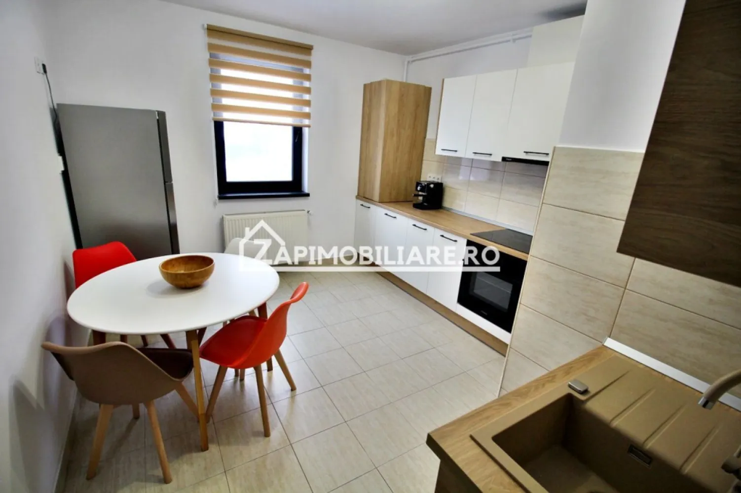 Apartament in bloc nou,1 camera,42mp,1 parcare,cartier Tudor - De închiriat apartament 1 cameră decomandat confort 1, situat în cartierul Tudor , strada Livezeni, suprafață utilă de 42 mp, situat la etajul 6 din 10 oferit de Zap Imobiliare.
Detalii: 
- 1 dormitor, 1 bucătărie, 1 baie, 1 debara,1 parcare privată 
- centrală termică, calorifere, geamuri termopan, ușă metalică.
- masina de spalat rufe, frigider. aragaz, aer conditionat
Contact 0774048706 Bogdan
Proprietatea se află într-o zonă cu un confort deosebit, datorită amplasării în imediata apropiere a tot ceea ce înseamnă viață modernă, și anume: mijloace de transport în comun, magazine, unități de învățământ de toate gradele, piață, parc, bănci, farmacii, s.a.
Locuința se închiriază mobilată și utilată la prețul de 400 Euro negociabil. 
Comisionul perceput este de 50% din valoarea primei chirii si se plateste o singura data in momentul semnarii contractului de inchiriere.
Contact 0774048706 Bogdan
Acest anunț nu corespunde cerințelor tale? Sună la numărul afișat în anunț și unul dintre agenții noștri te va ajuta cu alte oferte personalizate în funcție de cerințele tale.